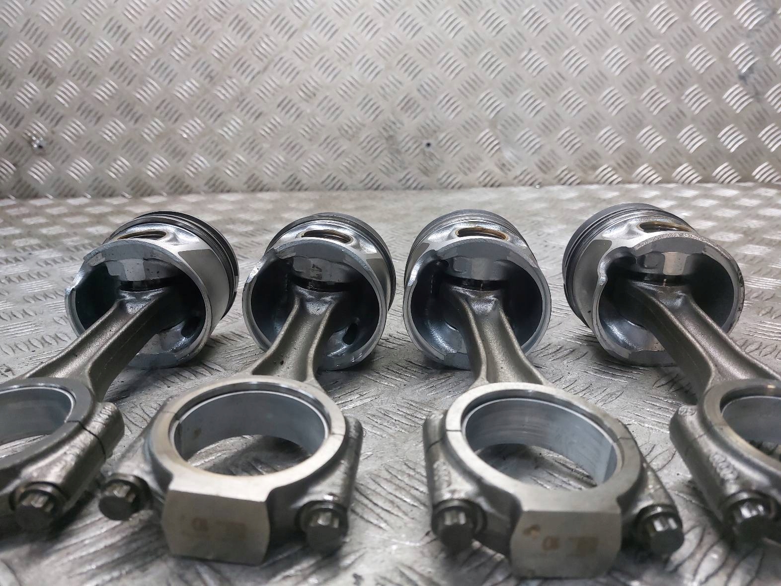 Piston + Bielle AUDI Q5 8R CAHA 2.0 TDI ID: 218766