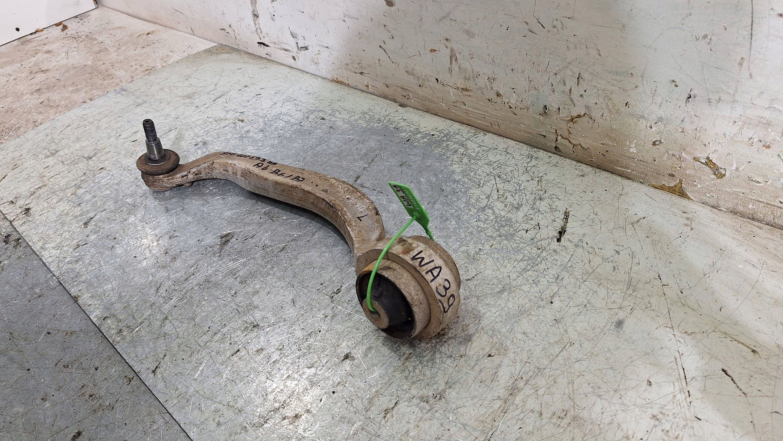arm left front 8E0407693AA AUDI A4 B6 B7