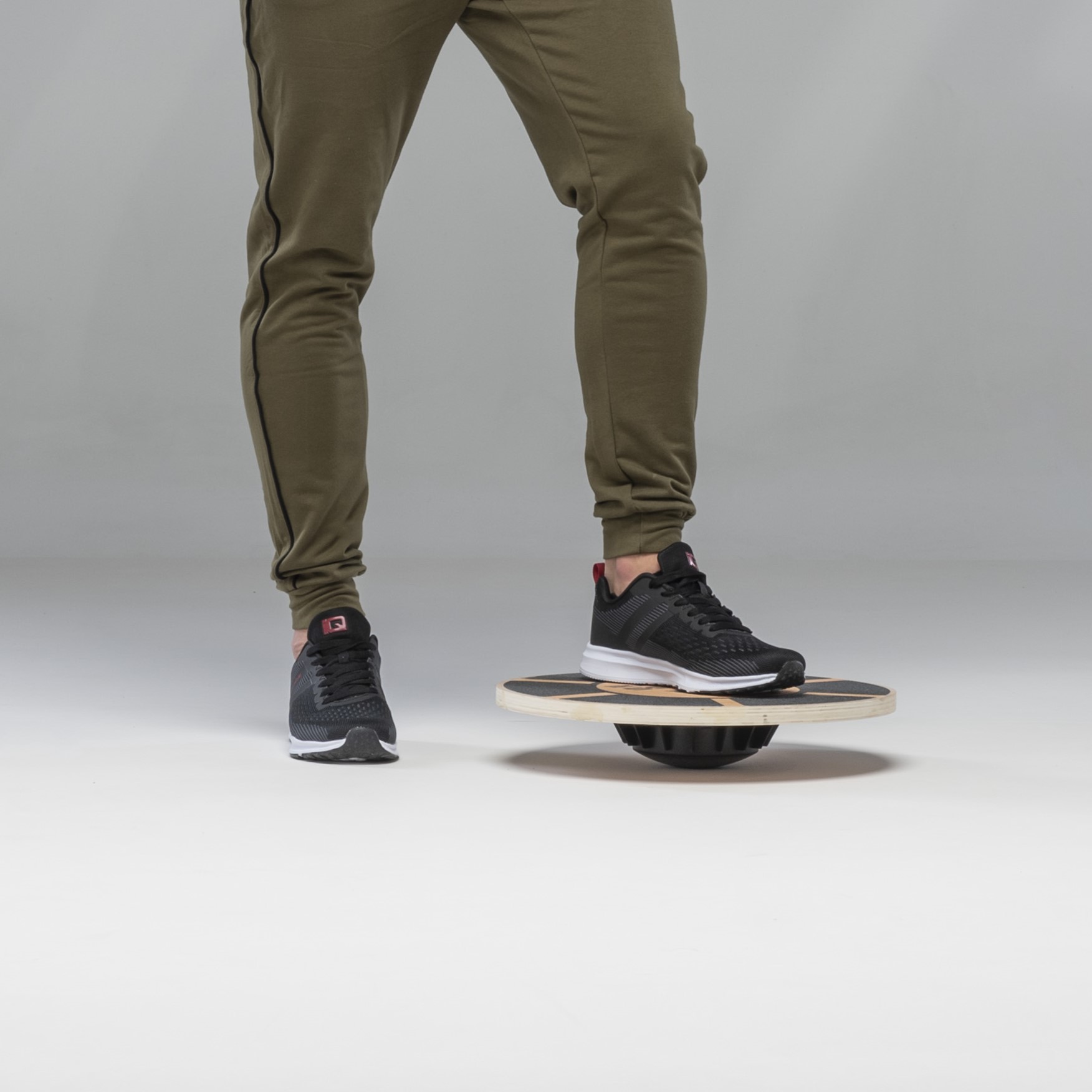 MĘSKIE BUTY SPORTOWE TRENINGOWE KASER IQ 46 Właściwości oddychające