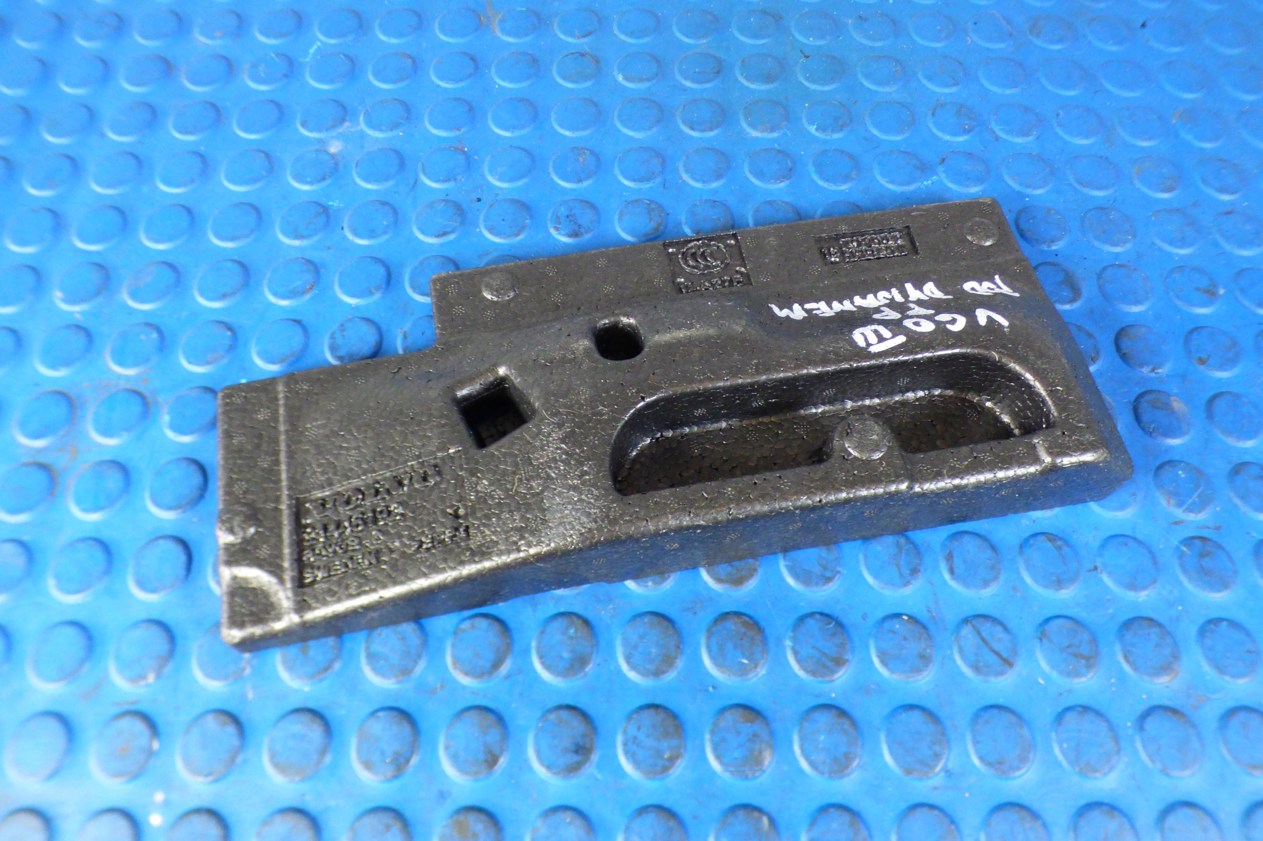 absorber pianka below carpet left right 31448191 31448192 VOLVO S60 V60 III