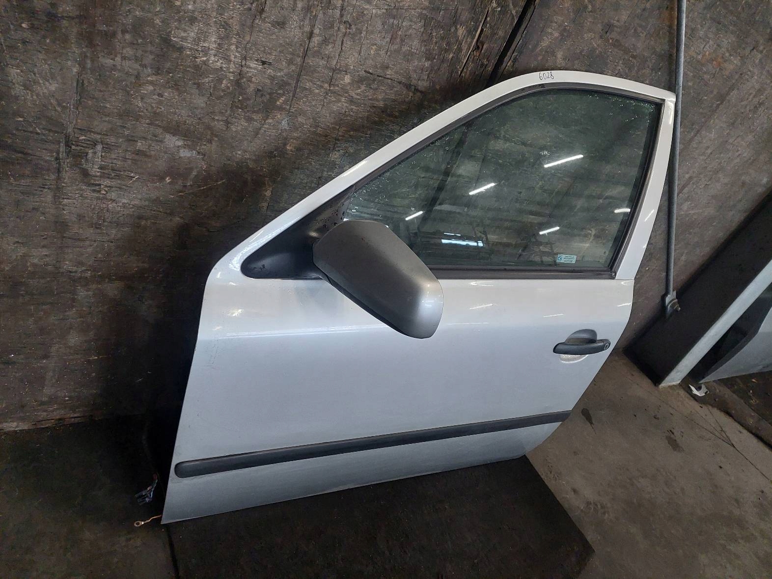door complete left front SKODA OCTAVIA and 9102