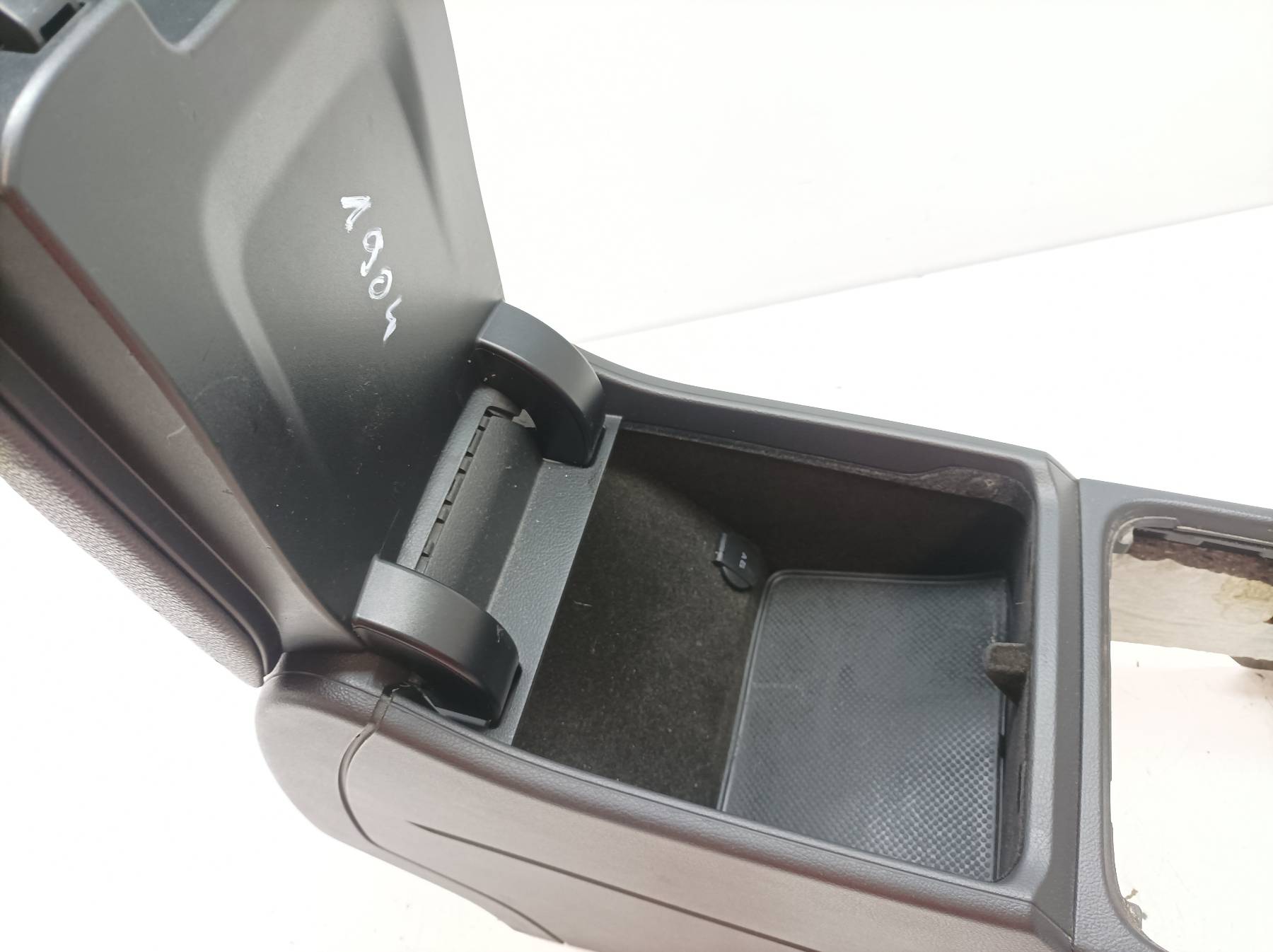 TUNEL central armrest passenger compartment 7P Volkswagen Touareg II (2011- )