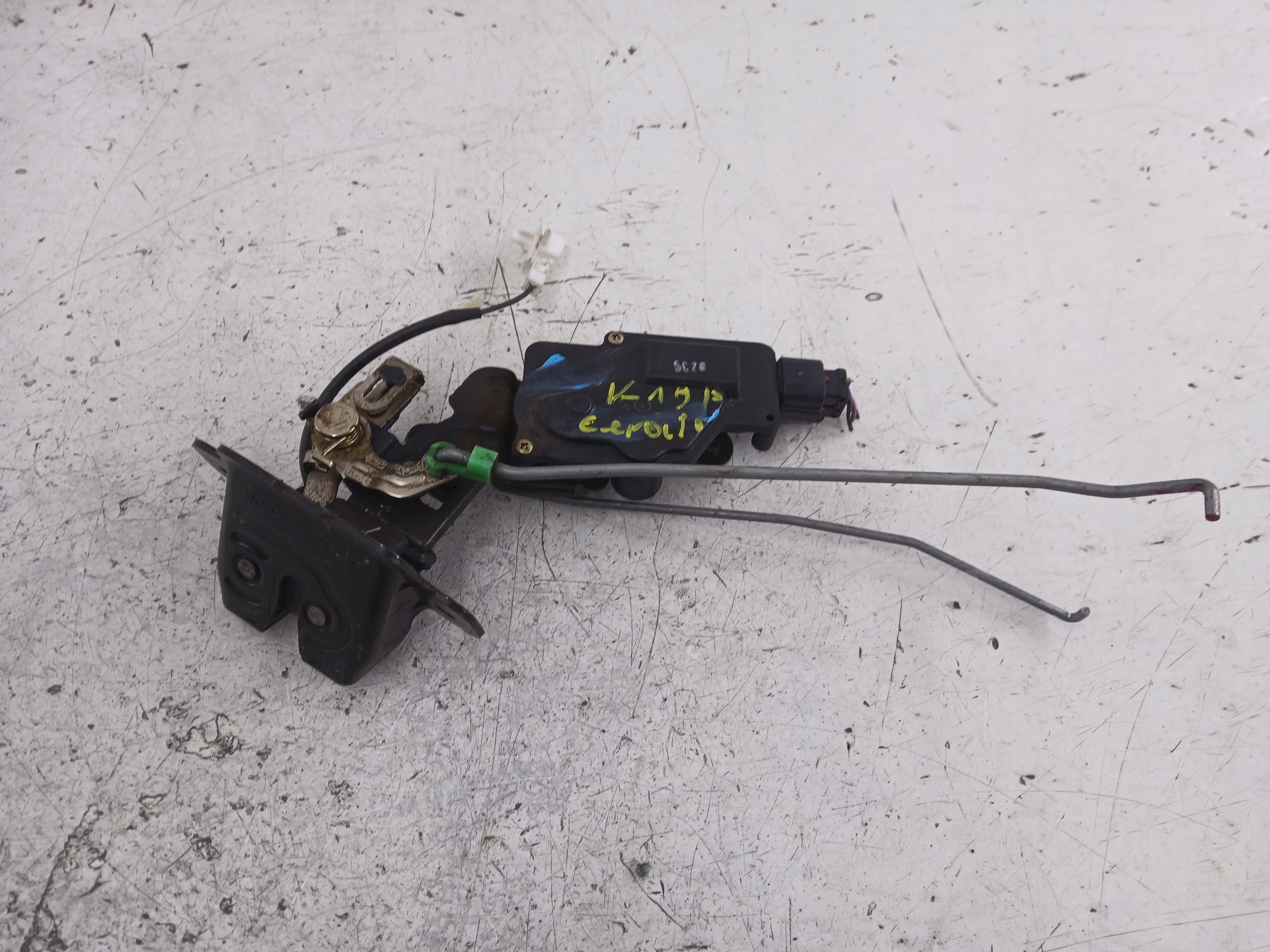 KIA CERATO and lock bonnet boot