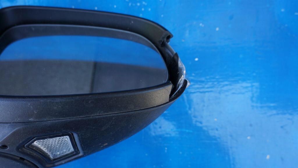 VOLVO V40 CC LIFT - right mirror 6 PIN