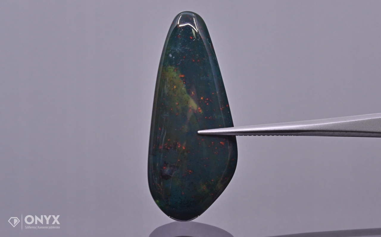 Heliotrop kabošon nepravidelný 39x16,5 mm