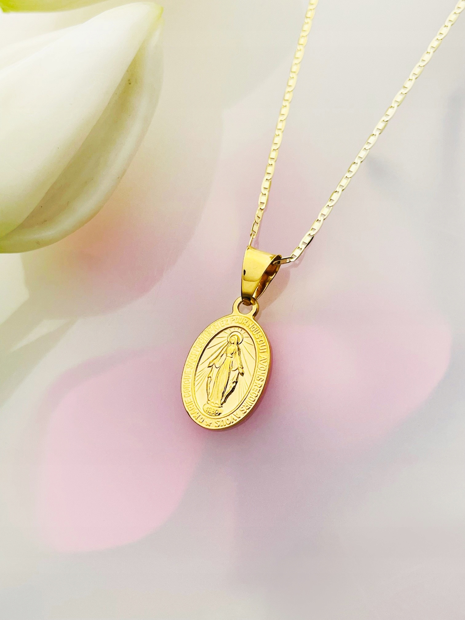 Zlatý Medailonek Přívěsek Matka Boží Zázračný medailon škapulíř Křest Komun