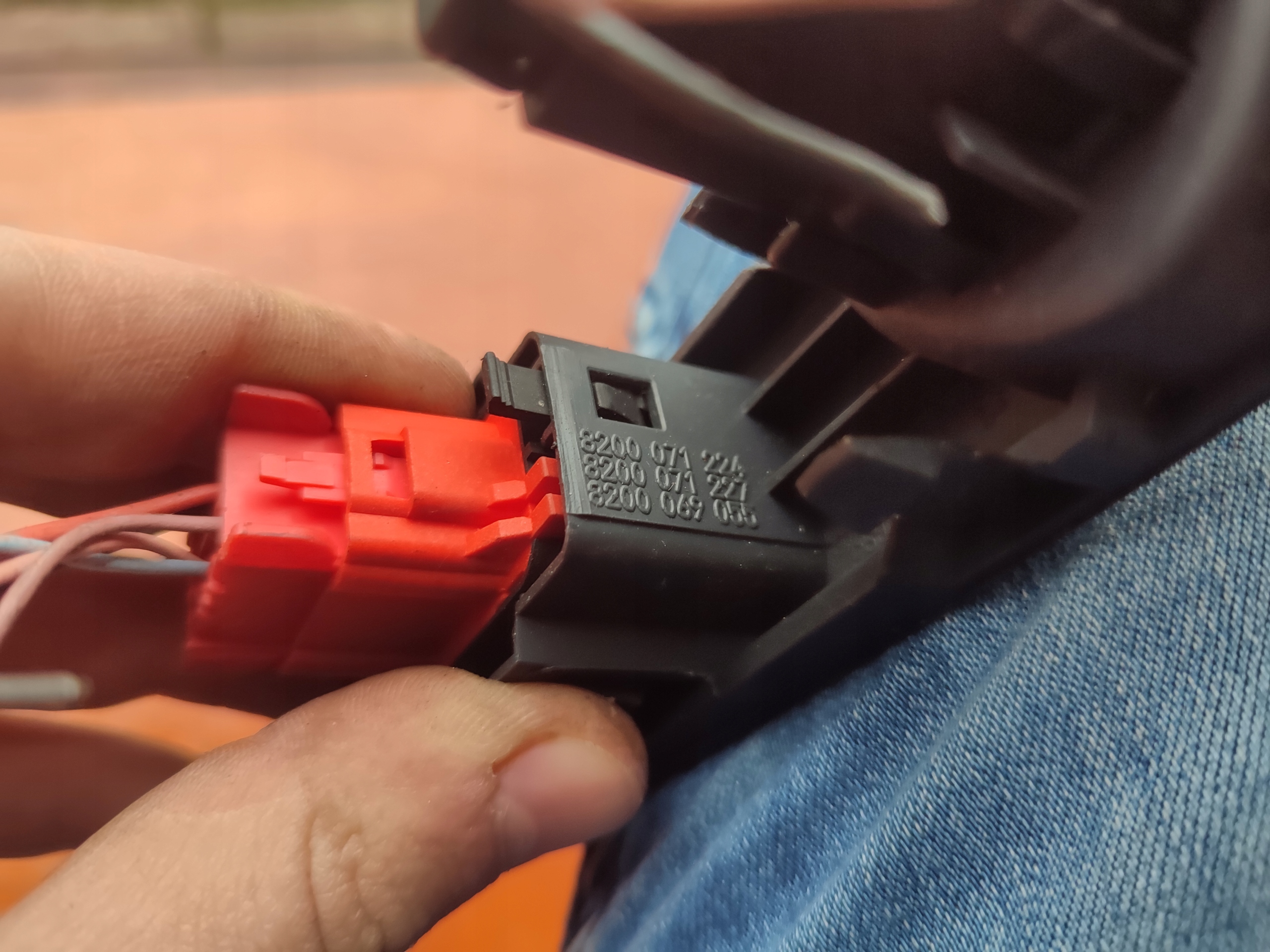switch of a lock Renault Clio II 8200071224
