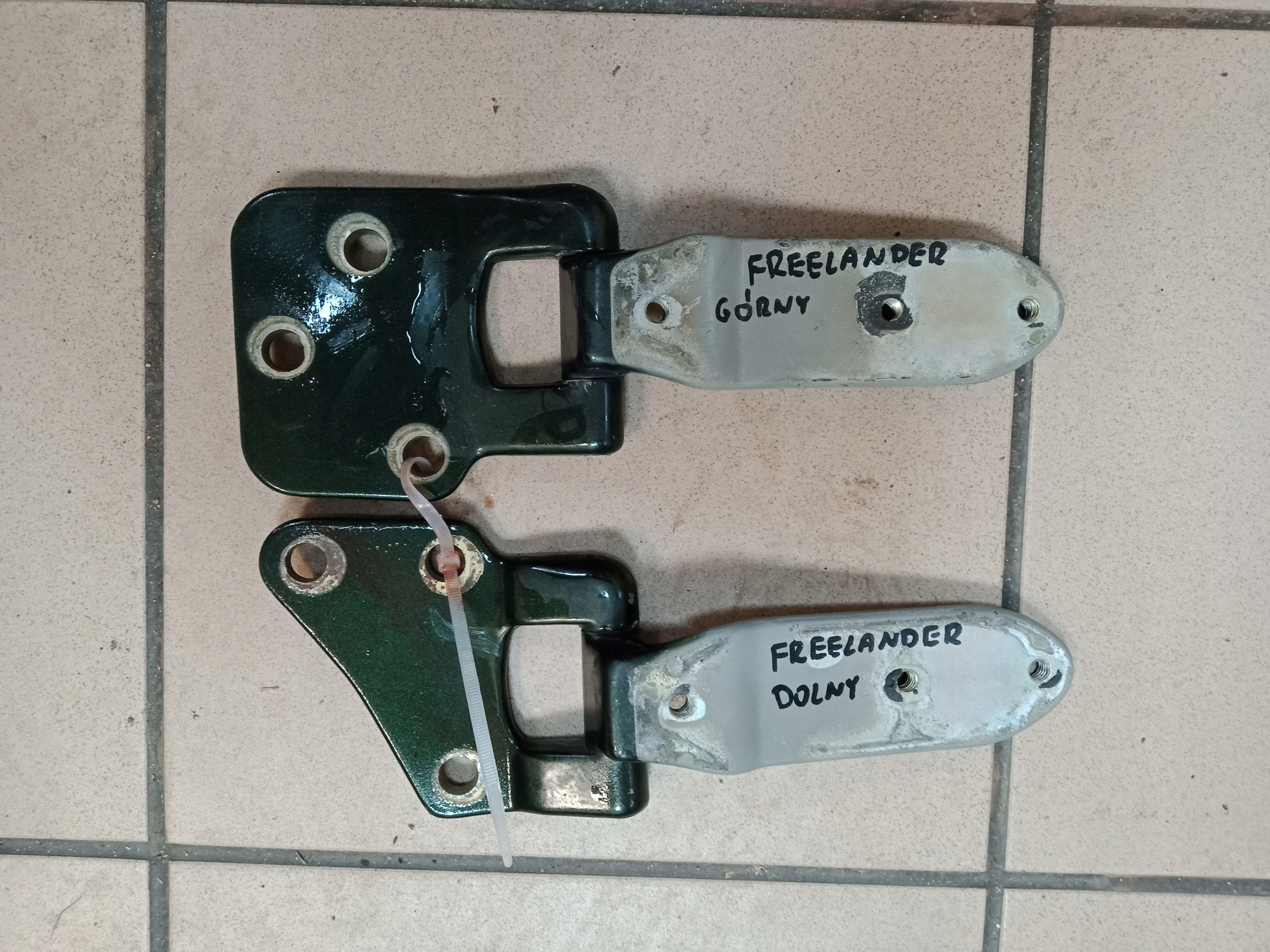 FREELANDER 97-ПЕТЛЯ ЗАДНЬОЇ КАЛЬПИ ВЕРХНЯ + НИЖНЯ