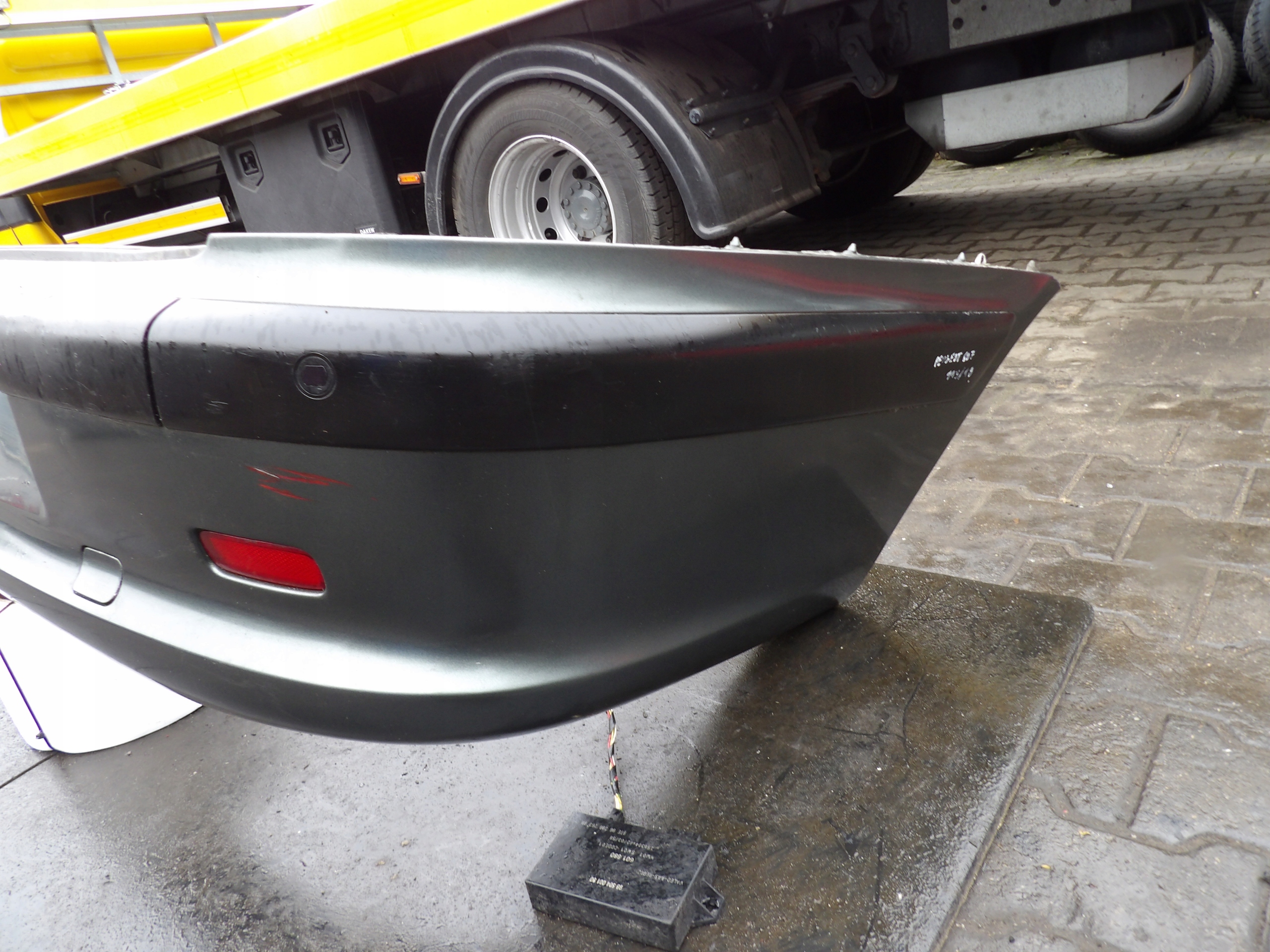 PEUGEOT 607 bumper rear part PDC