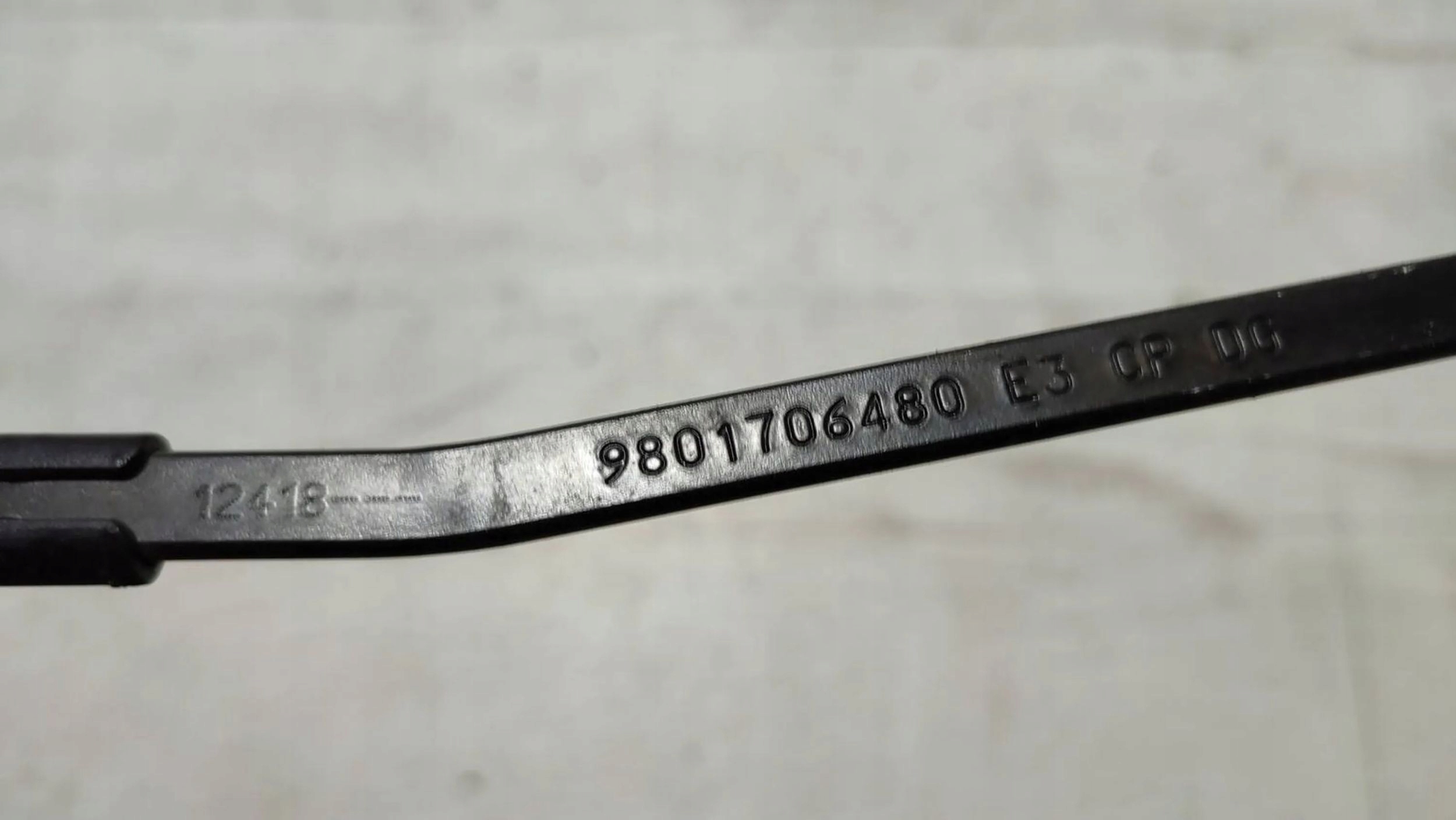 Citroen C4 Cactus 2018 right side wiper arm windows przedniej