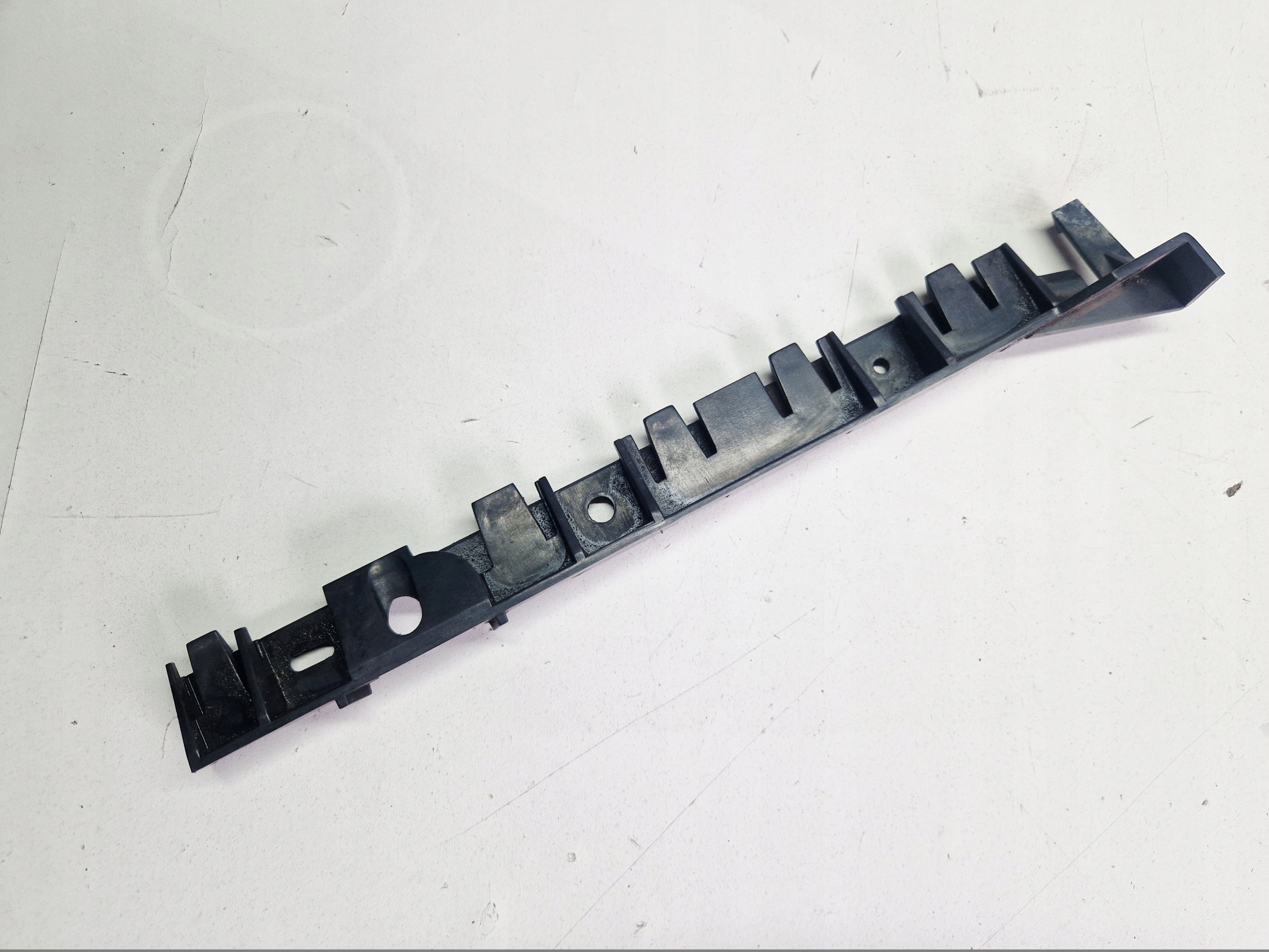 holder mouldings PROGOWEJ left 51777118159 BMW E87