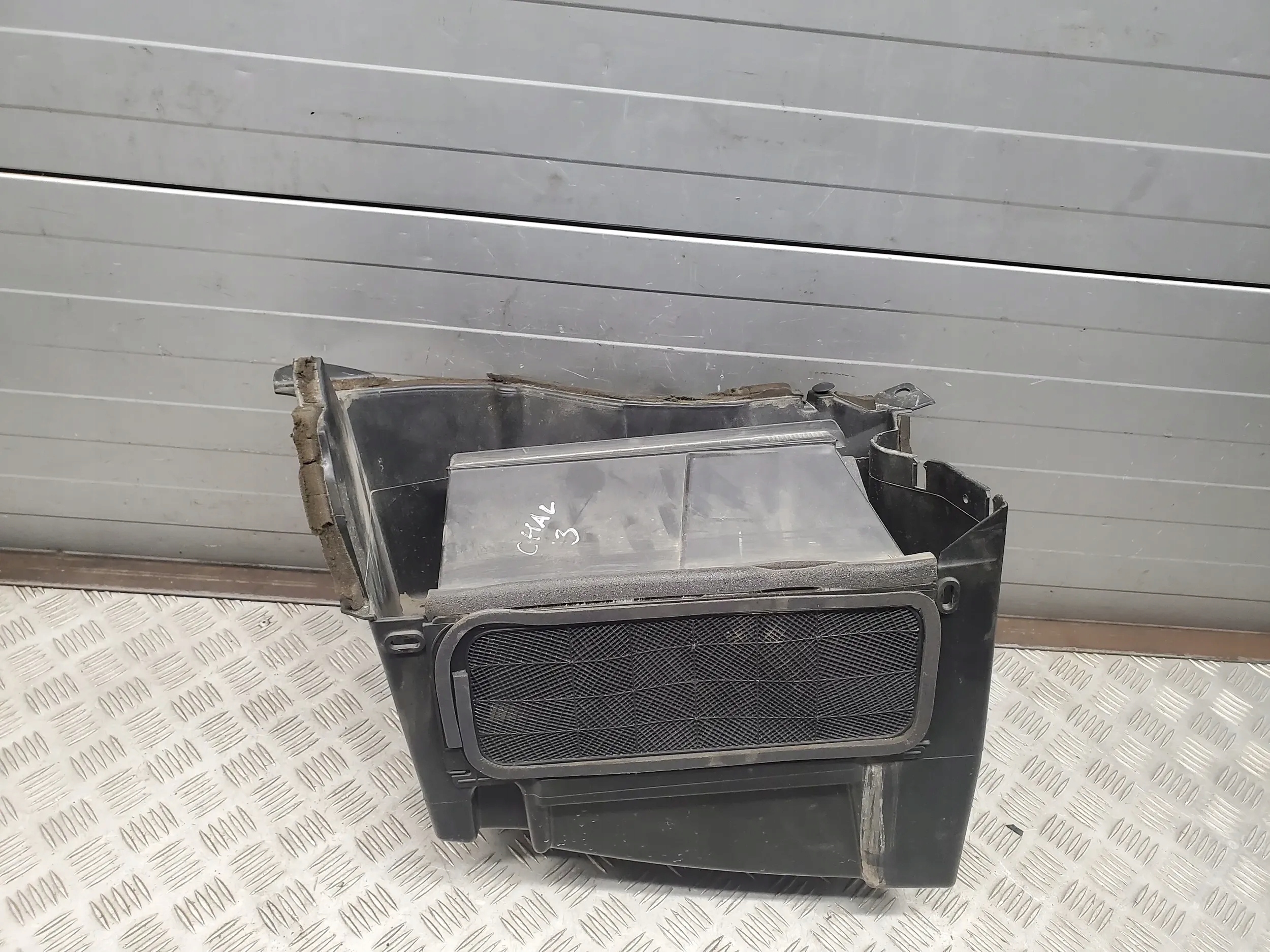 Dodge Challenger 55038179AE Z przodu Obudowy filtrów kabinowych Strona zabudowy przód