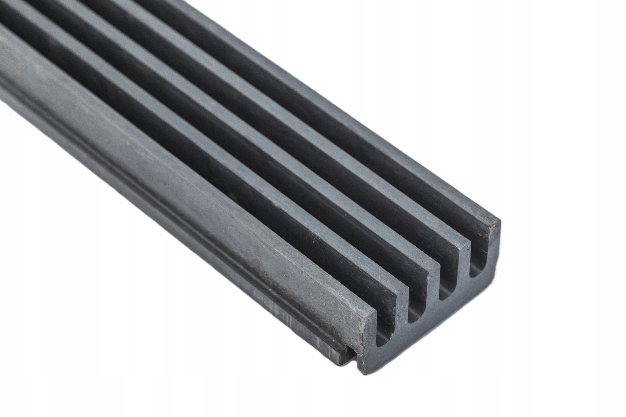 Lineárne odvodnenie hrebeňa Wolfa Aquastop Mini nízke, plytké – 38 mm