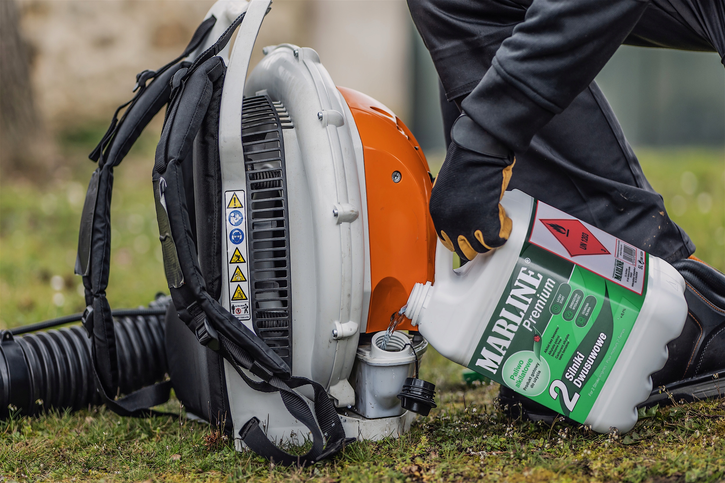 Paliwo alkilatowe MARLINE Premium 2T do silnika dwusuwowego - 2L Pojemność 2 l