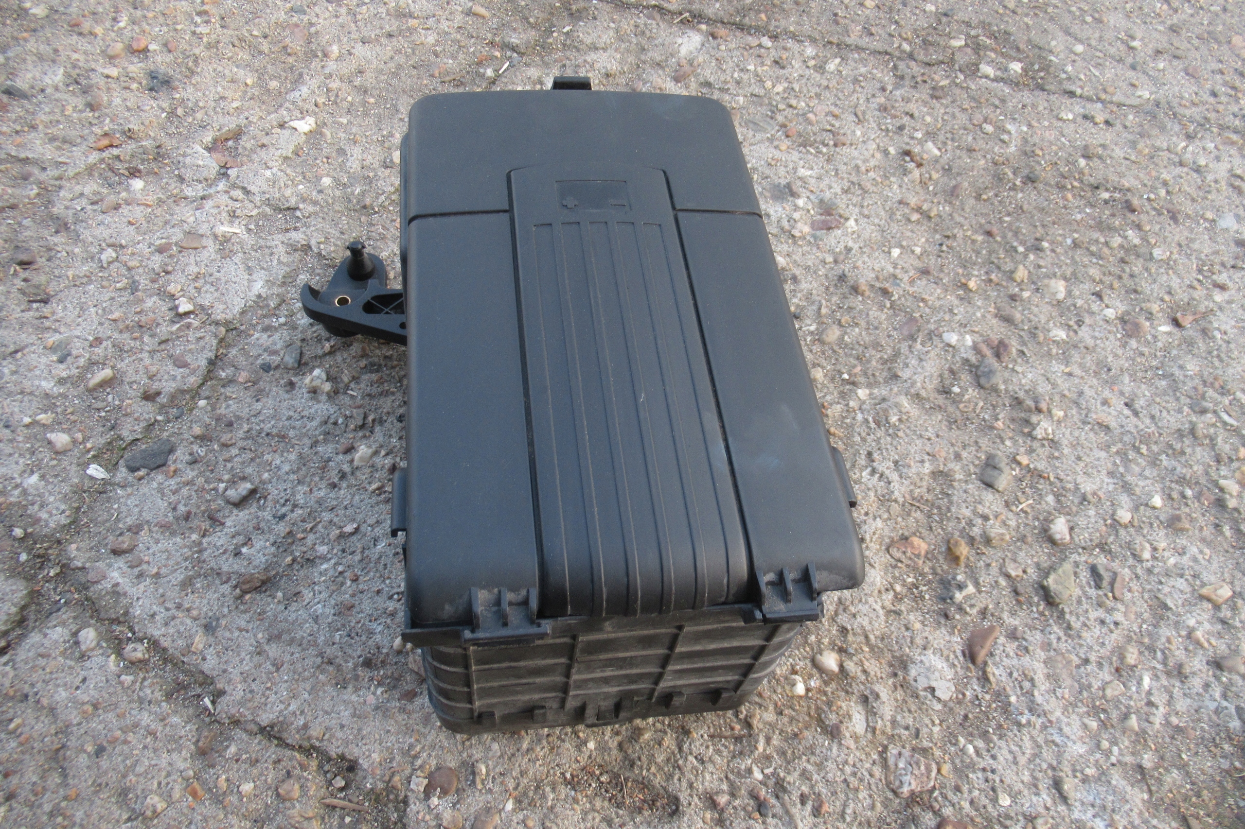 AUDI A3 8P 05R obal akumulátoru 1K0915333C