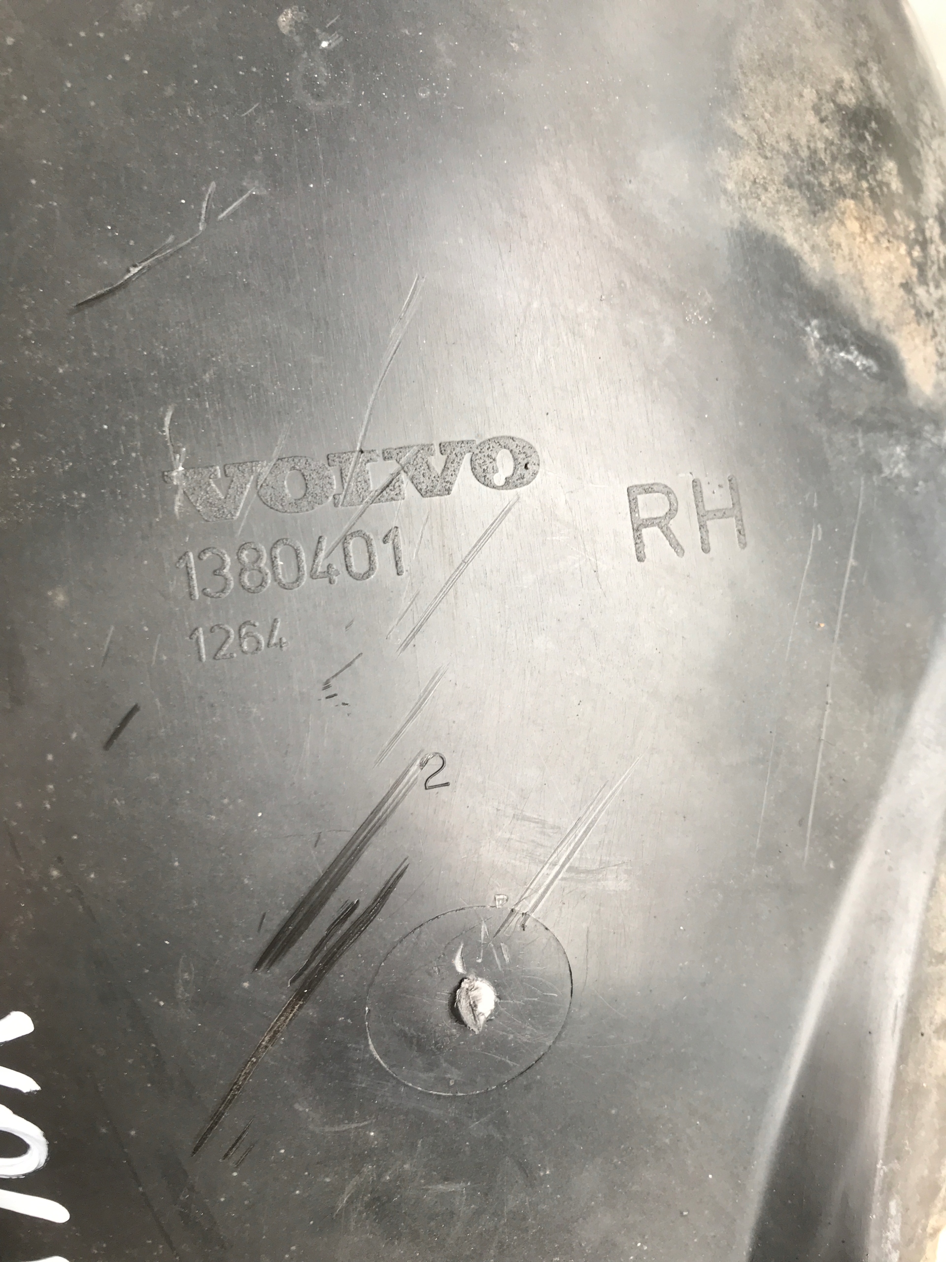 VOLVO 960 podblatník pravý předek 1380401