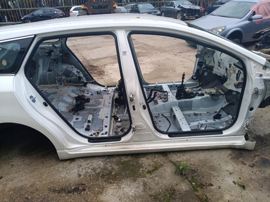 TOYOTA AVENSIS T27 ĆWIARTKA PRÓG SŁUPEK PRAWY 040