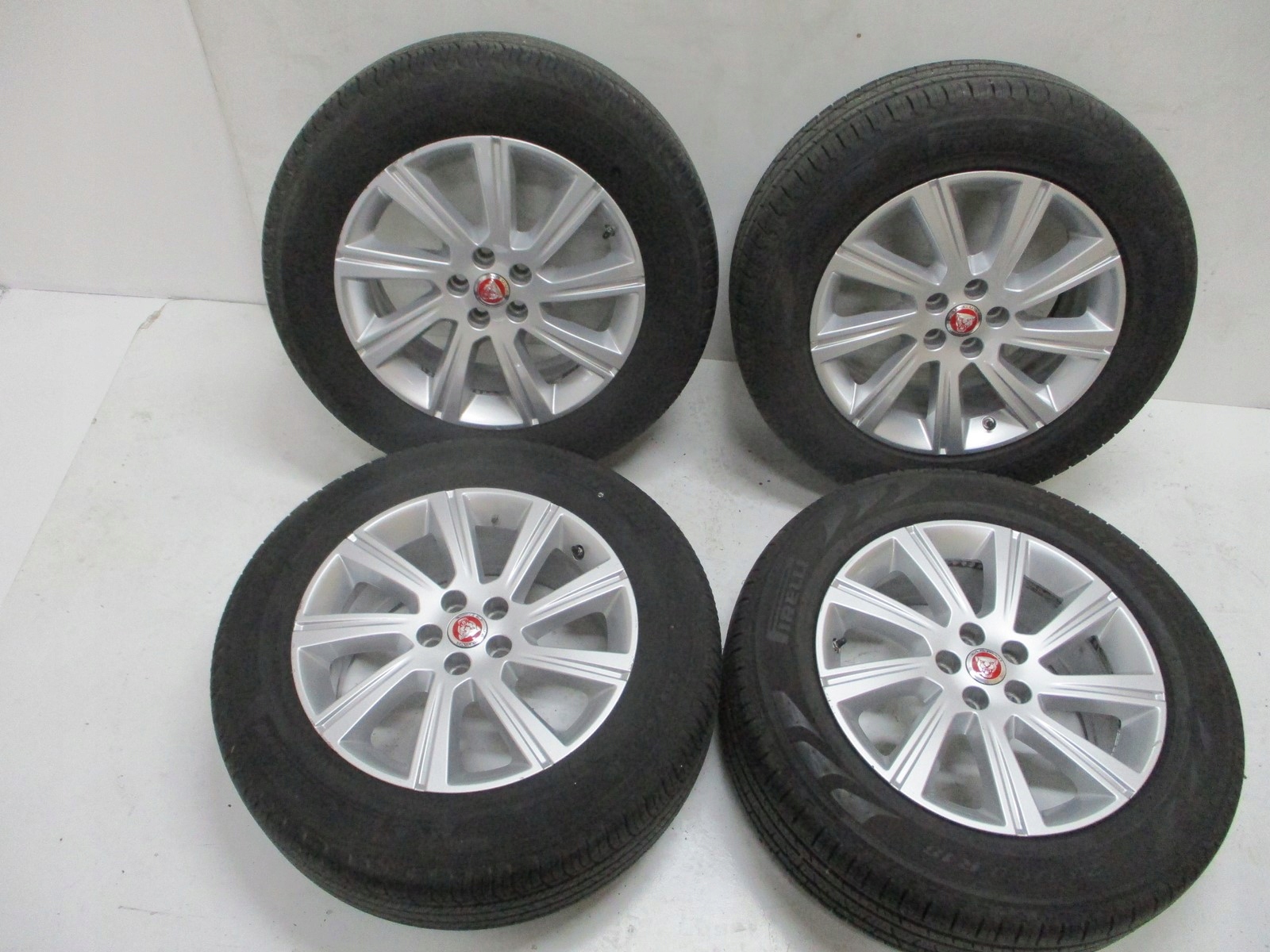 Колеса диски шини JAGUAR Е PACE R18 M+S 18r