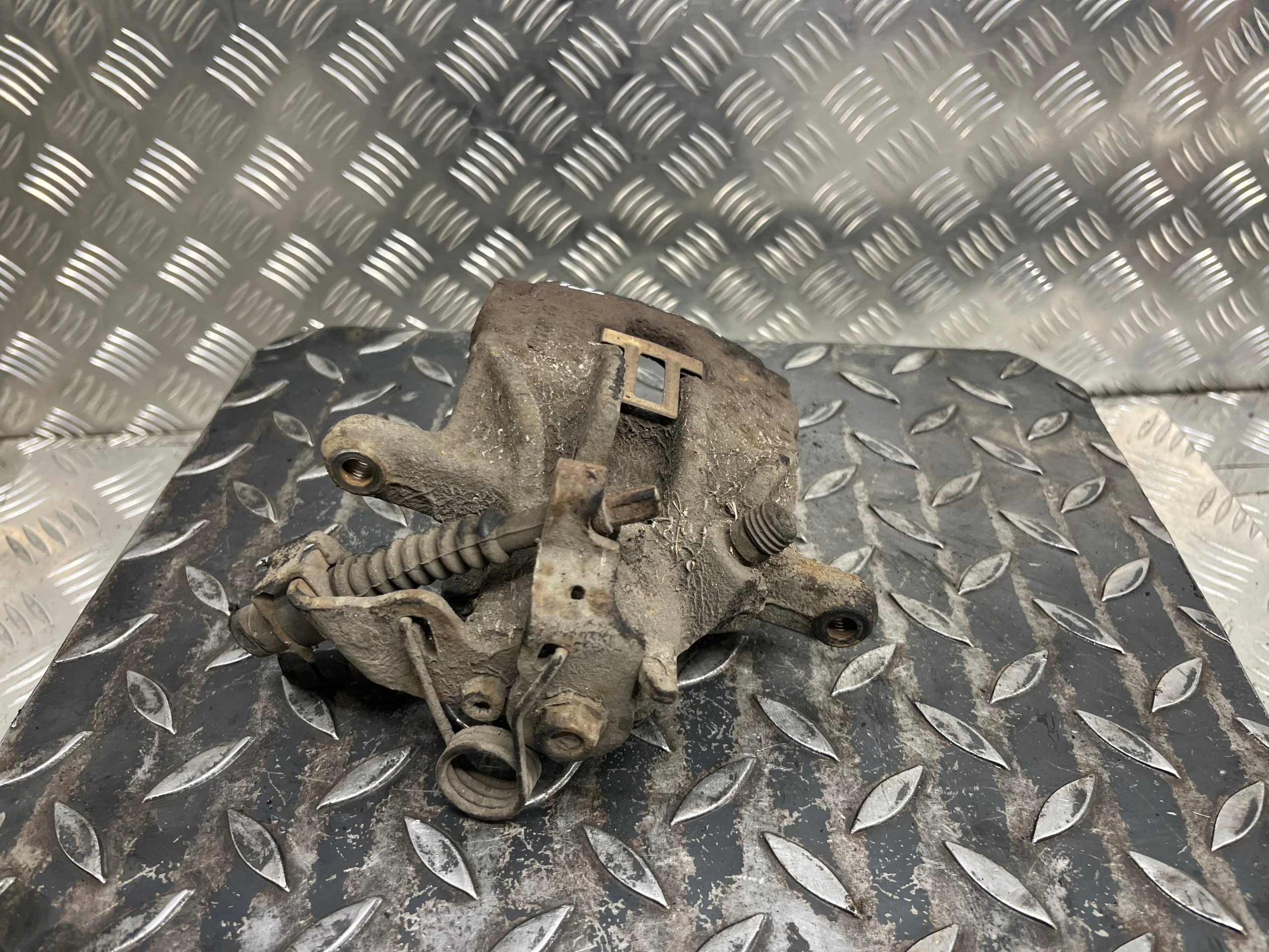 caliper brake left rear part rear VOLKSWAGEN T4