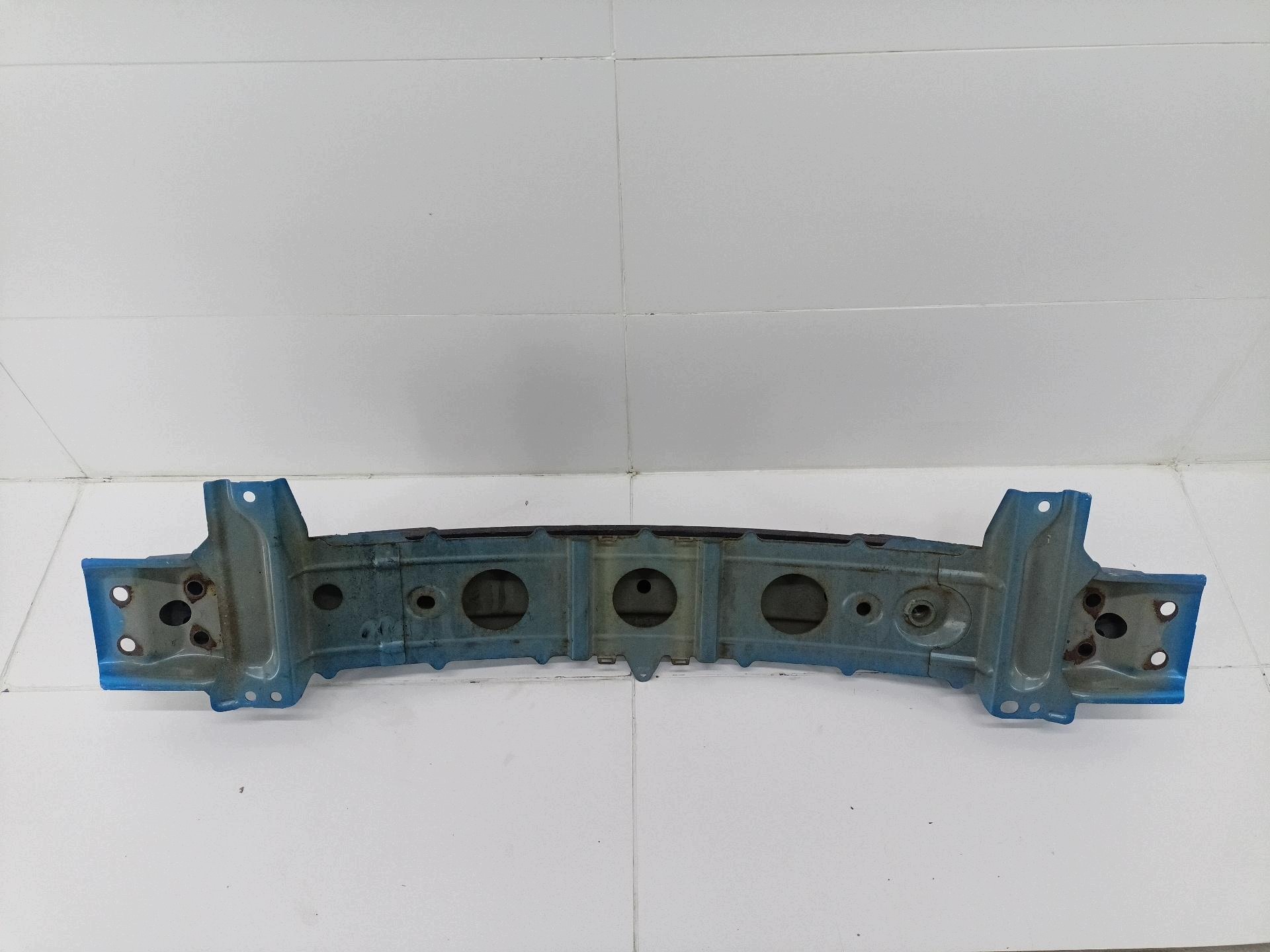 sider pillar of a bumper front Mazda 3 2 BL 2010