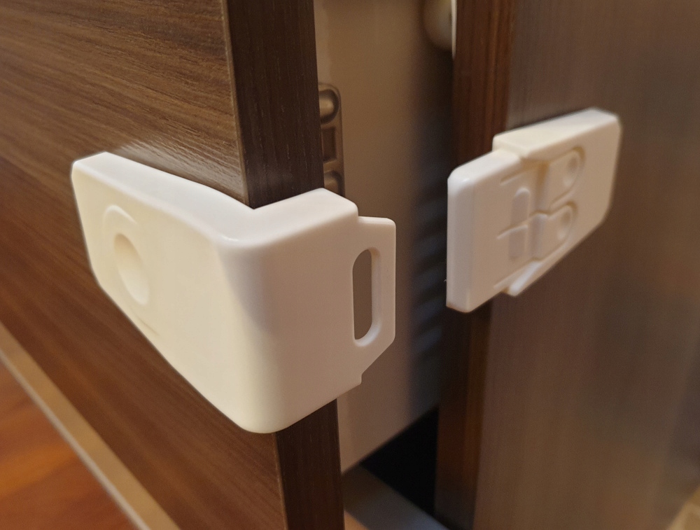 

Kątowe Boczne Zabezpieczenie Blokada Szuflad Szafy