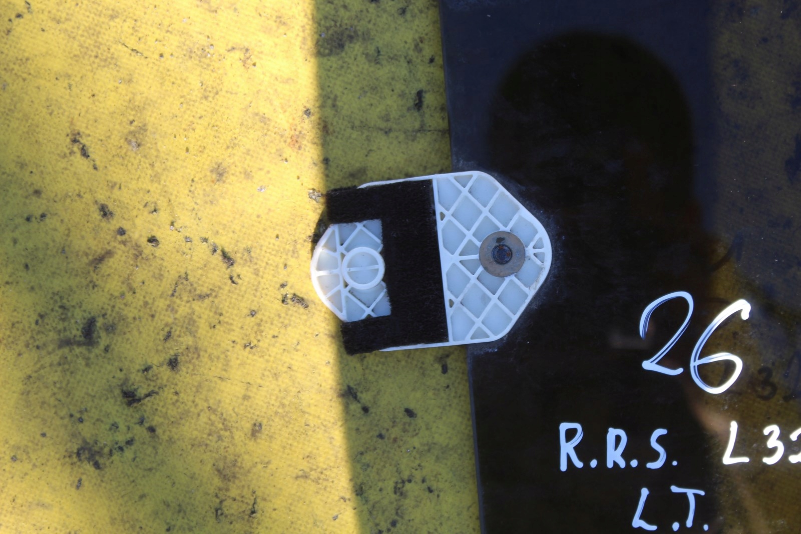 Стекло левое заднее заднее RANGE SPORT L320