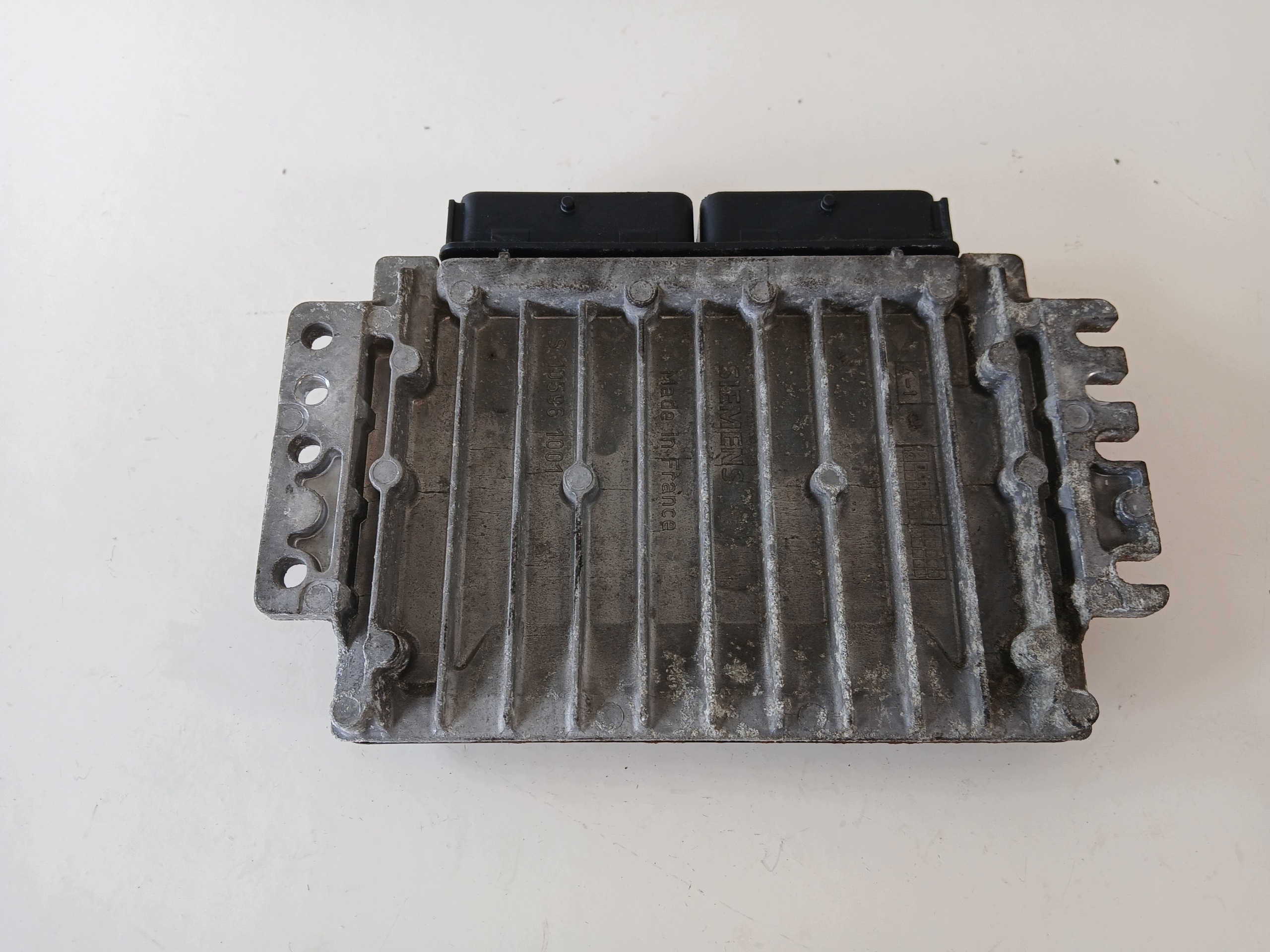 RENAULT CLIO II 1.2 control unit of the engine 8200059086