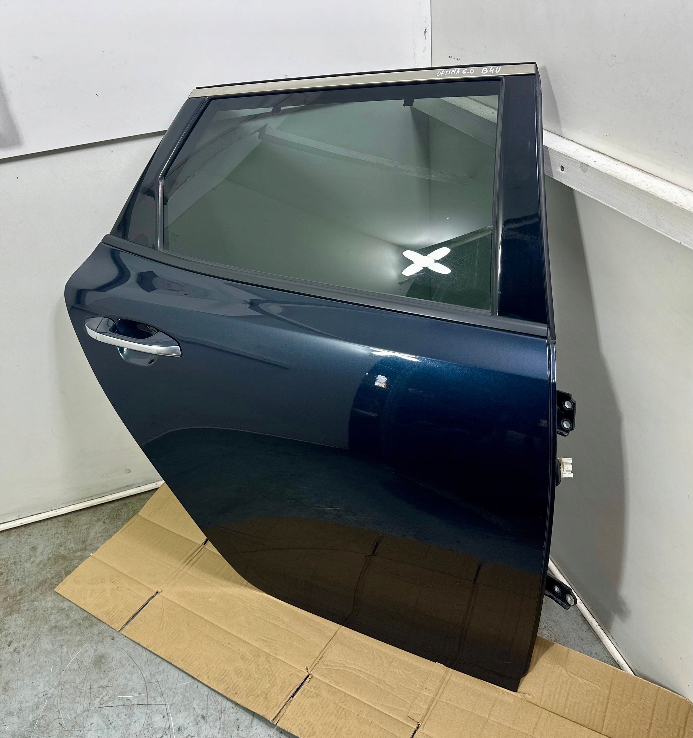 KIA Optima 2018 Tył strona prawa Drzwi B4U 77004D4000 Producent części Kia OE