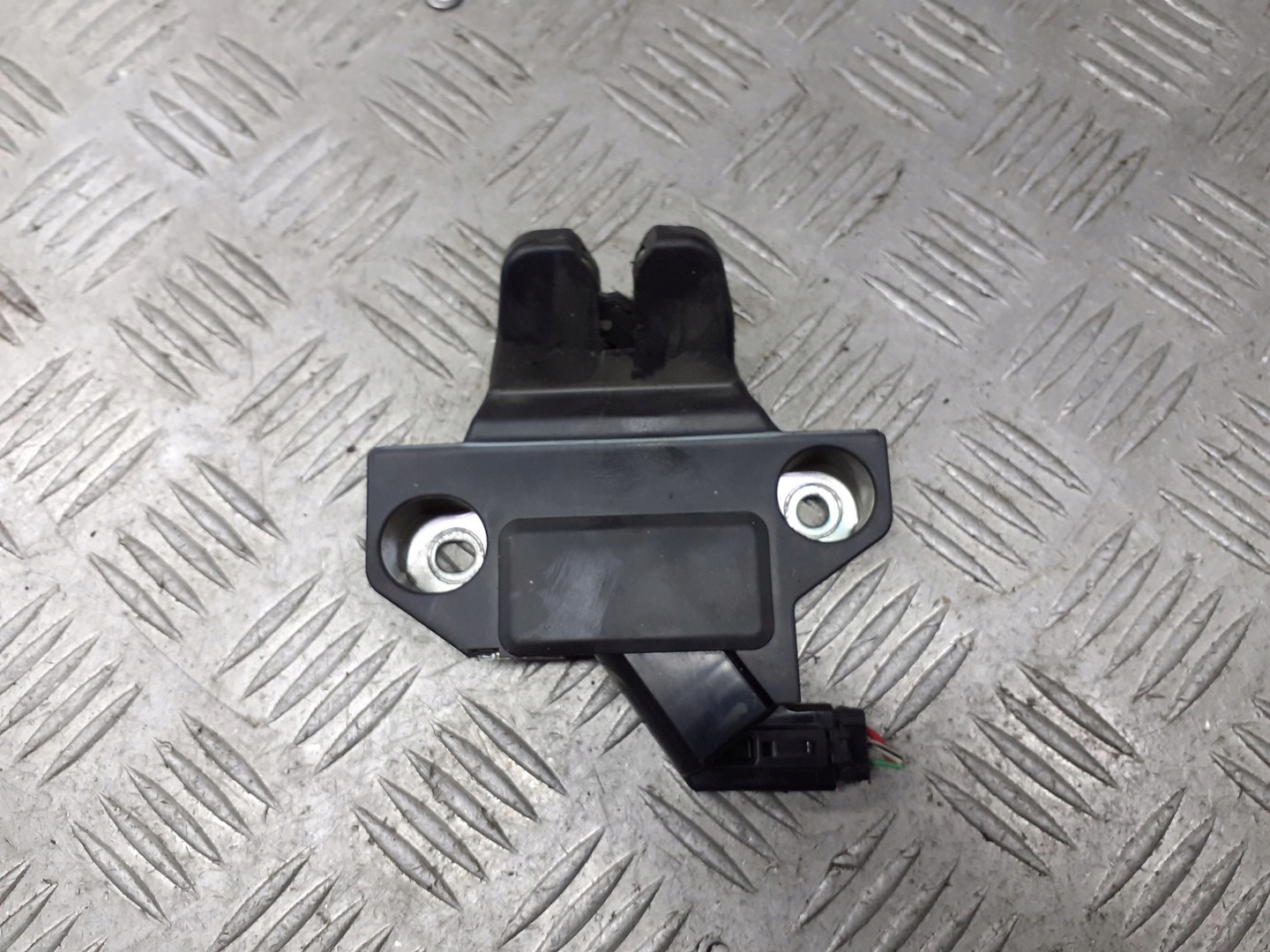 2625995 - Замок багажника TOYOTA AVENSIS T27 седан