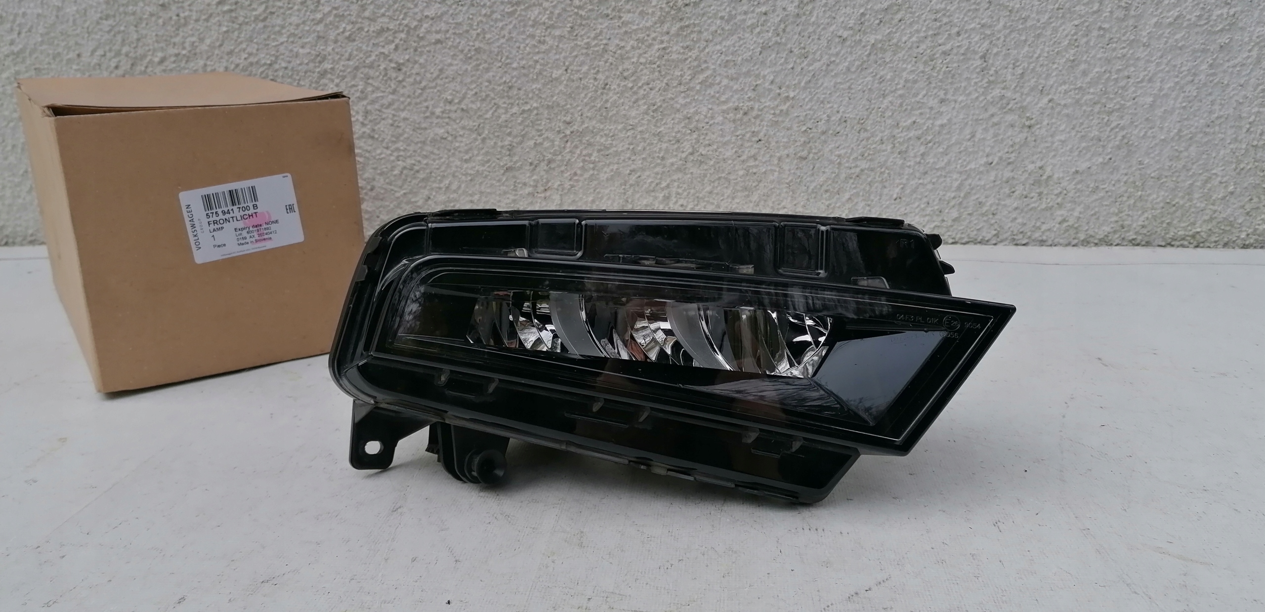 seat Ateca ГАЛОГЕН правый передний led 575941700B оригинал