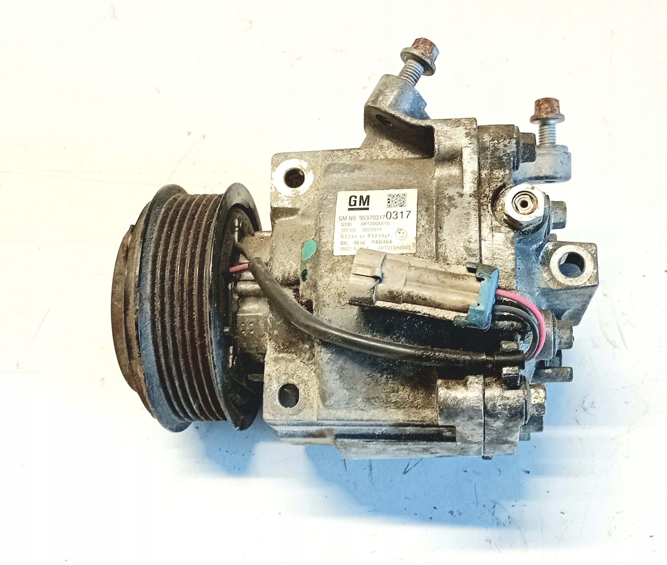 compressor of the air conditioning OPEL ADAM 95370317