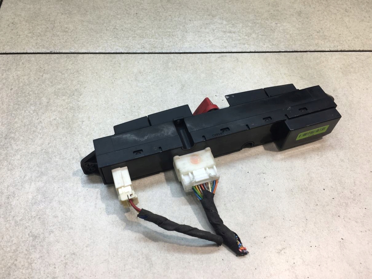 interruttore luci Luci di emergenza KIA CEED e FL 93700-1H000