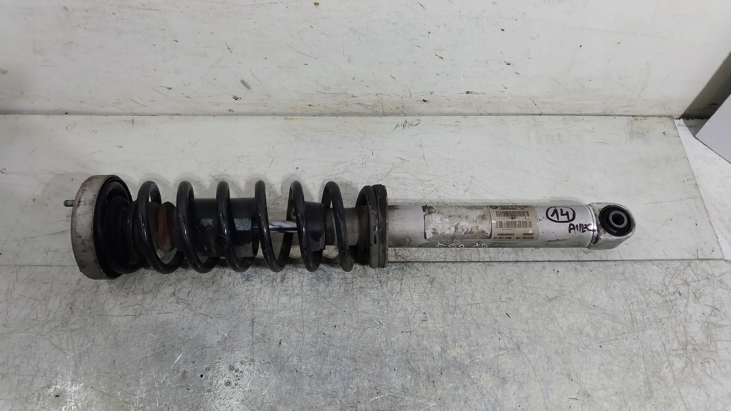 shock absorber left right rear part 6785984 BMW E60 E61 LIFT 3.0 XD