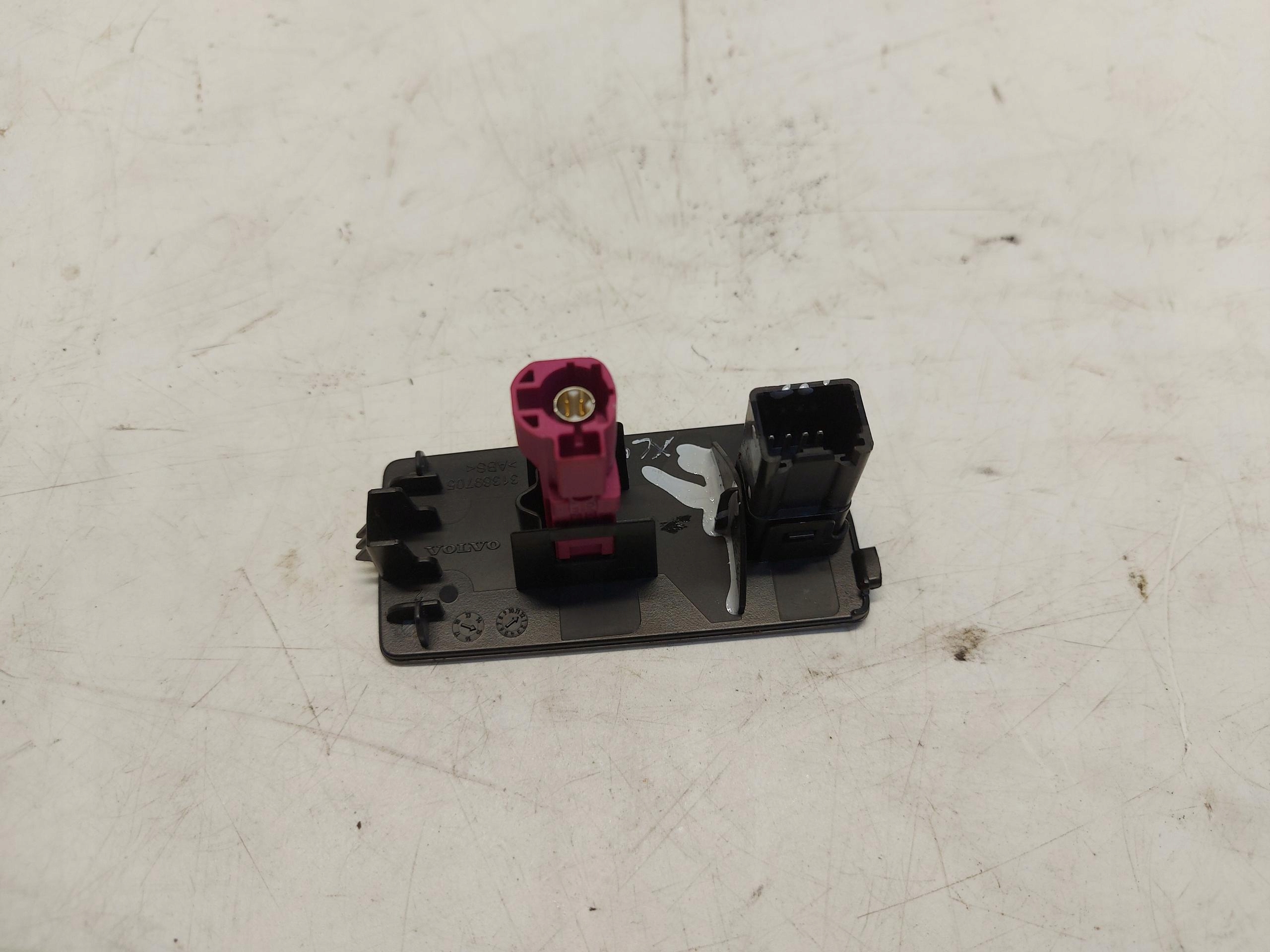 VOLVO XC90 II D5 adapter USB AUX 31285608