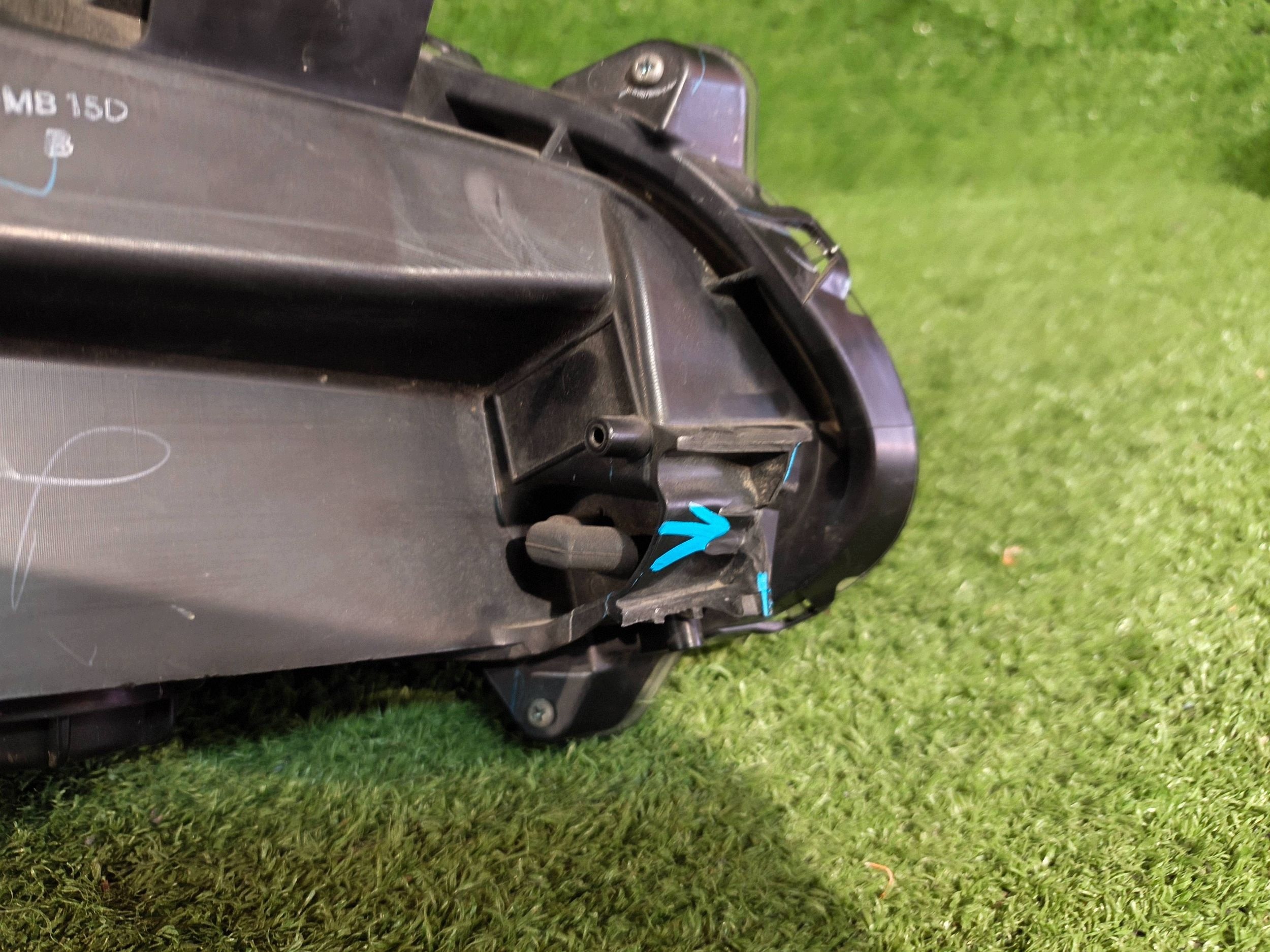 REFLEKTOR left front MITSUBISHI L200 LIFT 19- NR.R1457
