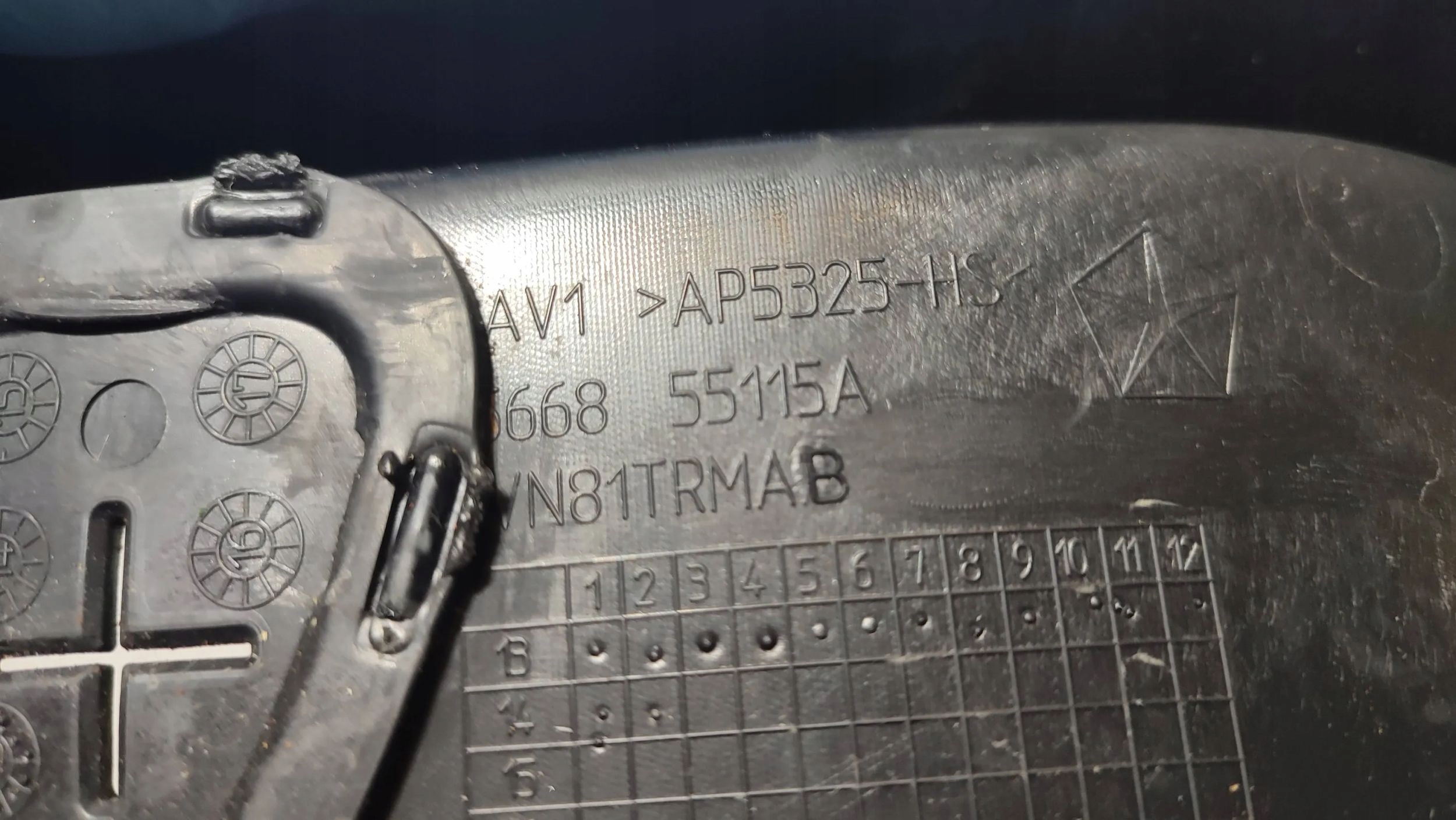 Jeep Cherokee 2015 cover supports boot