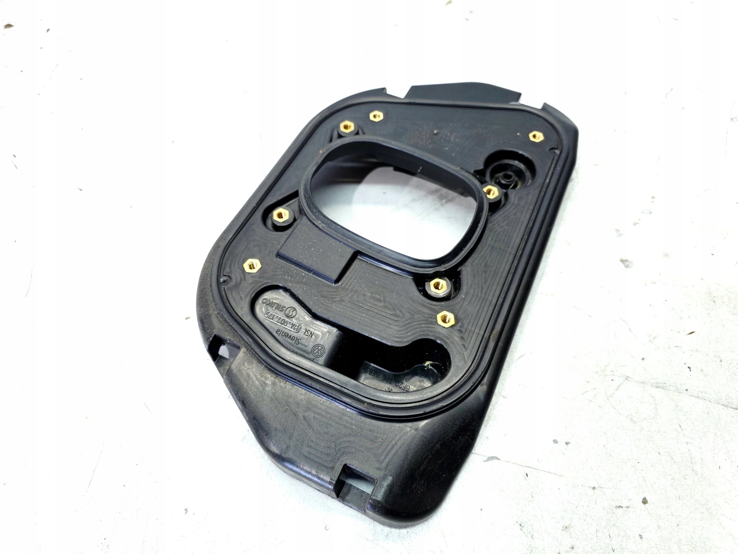 bracket holder GNIAZDA LADOWANIA AUDI Q4 E-TRON 11A907175