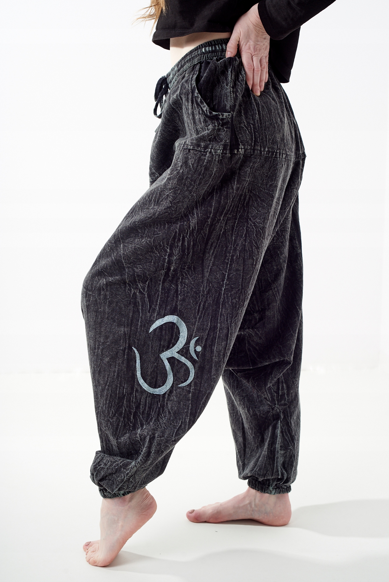 Šedé bavlněné harémky s výšivkou Om hippie etno Kana Sapiens