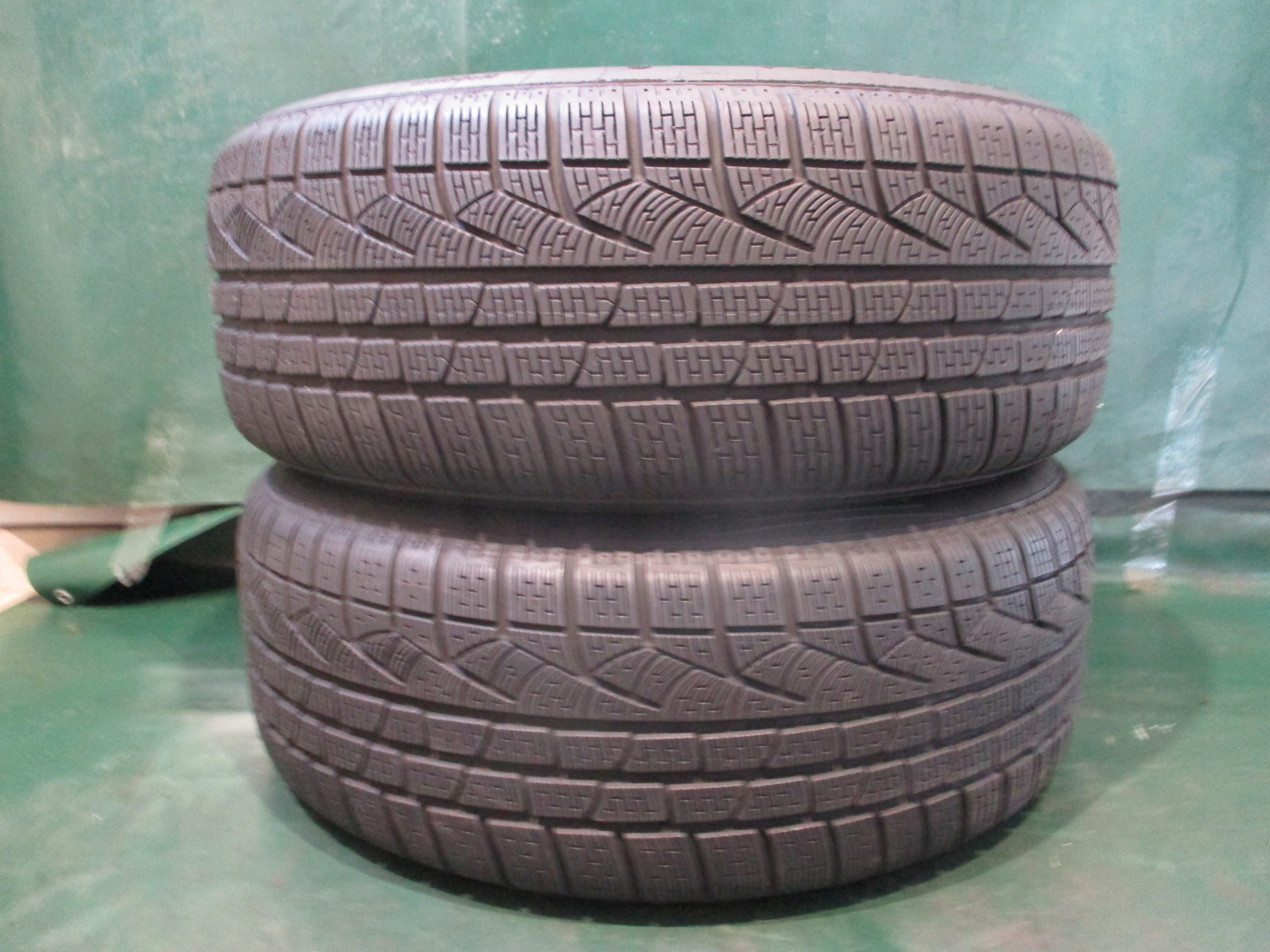 2 opony zimowe używane 245/50R18 Pirelli Sotto RFT 6,5 mm r. 2018