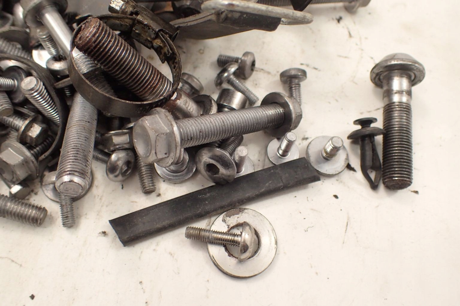 Triumph Tiger 1200 Explorer 12-15 Śruby z demontażu Producent Triumph OE