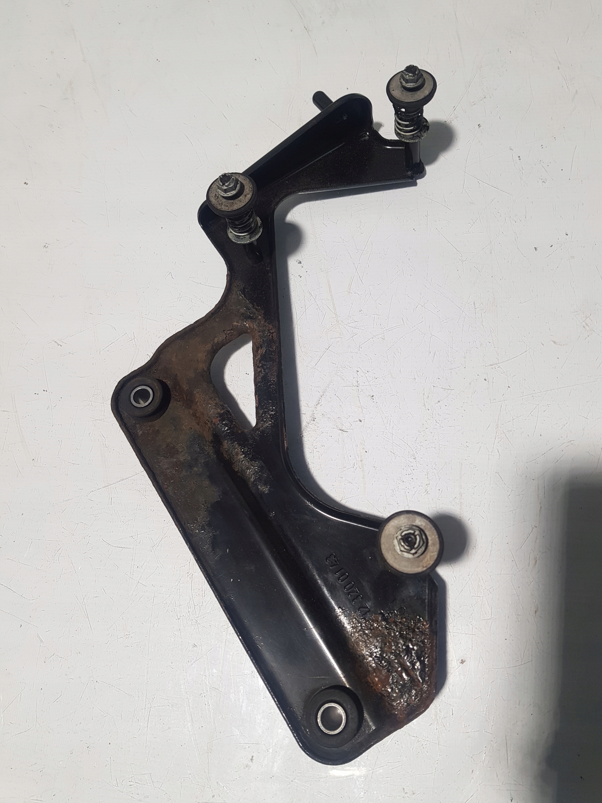 MERCEDES W212 bracket KOMPRESORA springing