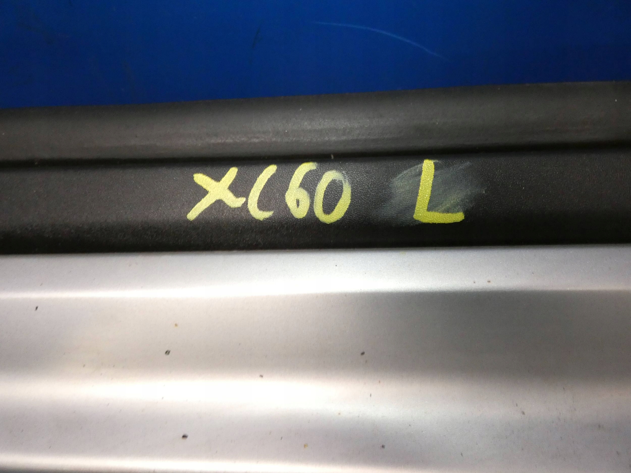 VOLVO XC60 and R-DESIG moulding threshold cap left