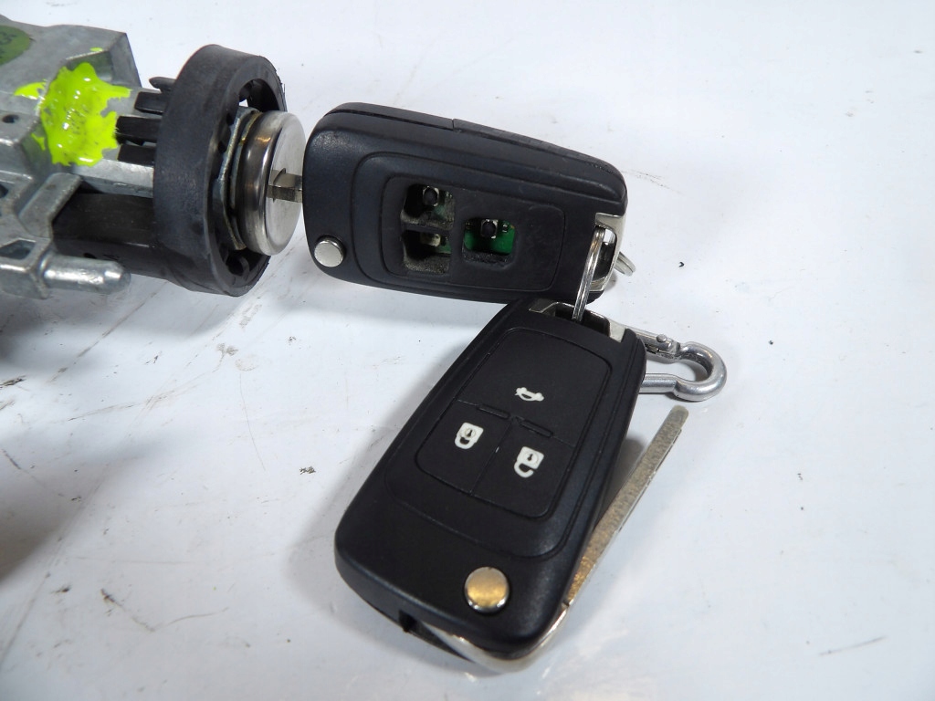 OPEL INSIGNIA A 2.8 V6 ignition 13243373