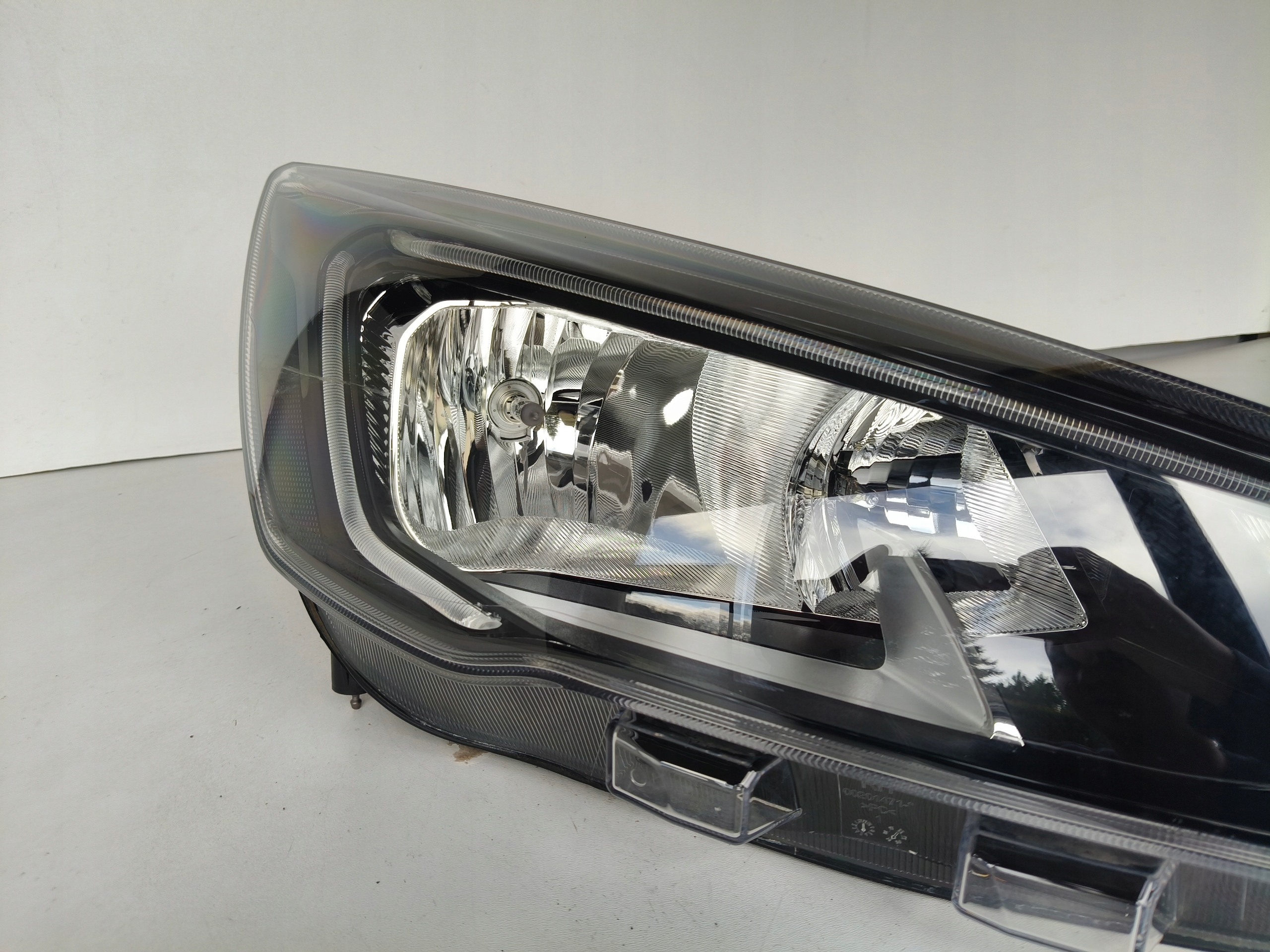 light right REFLEKTOR FORD FOCUS MK4 18- LED
