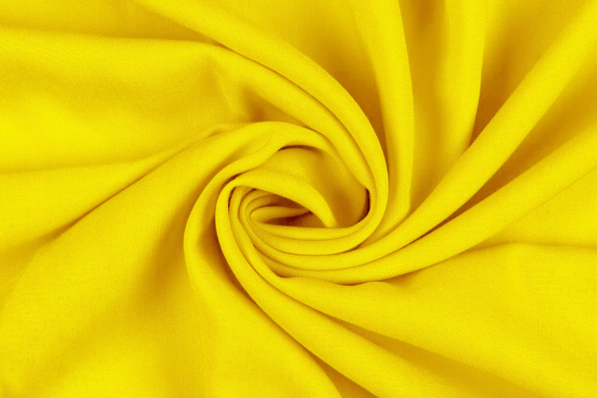 струящаяся ткань. шлис материал. ярко лиловая ткань. флис. ткань для худи.