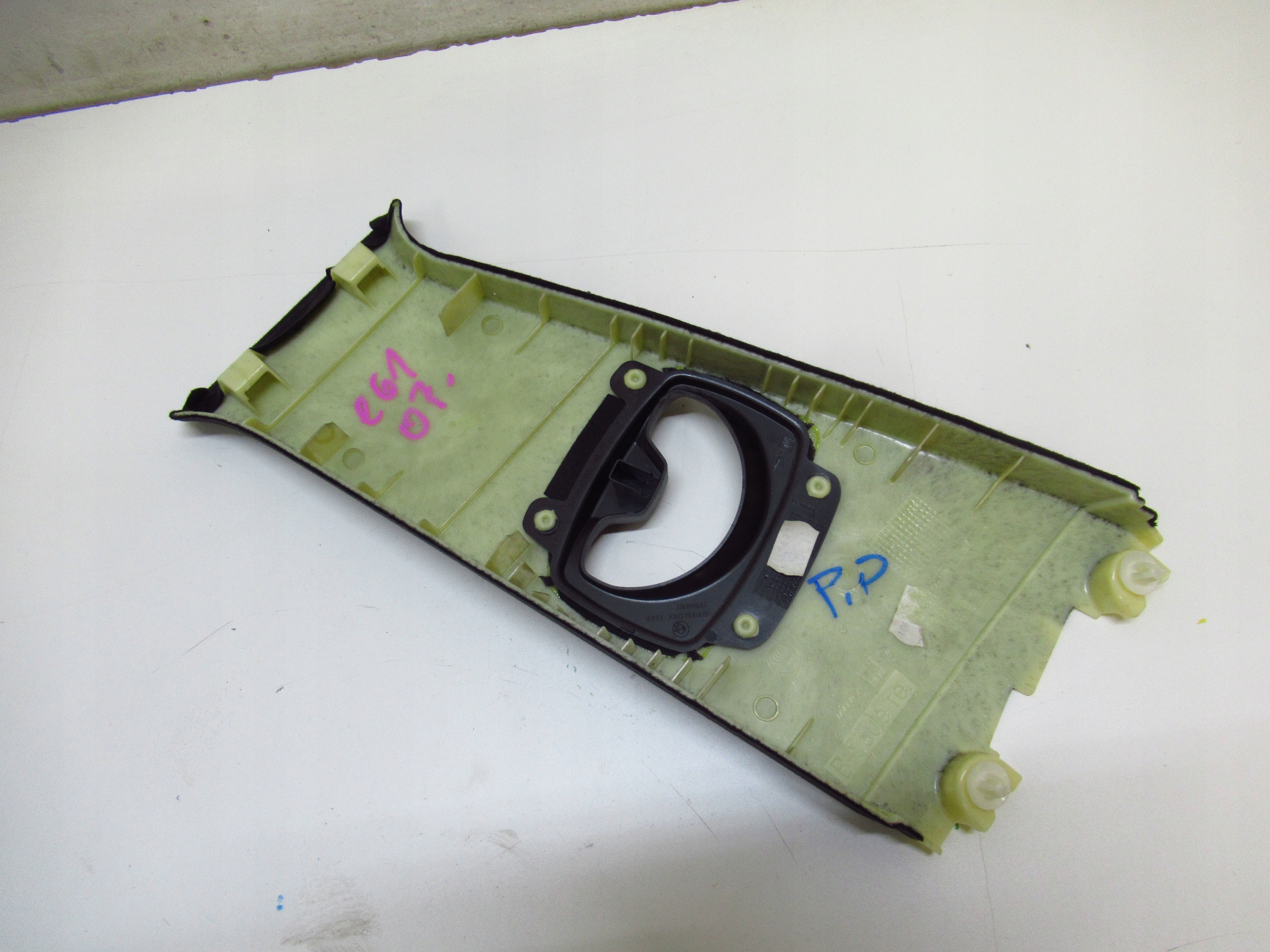 BMW E61 Blende Abdeckung SLUPKA SRODKOWEGO rechts 7027088