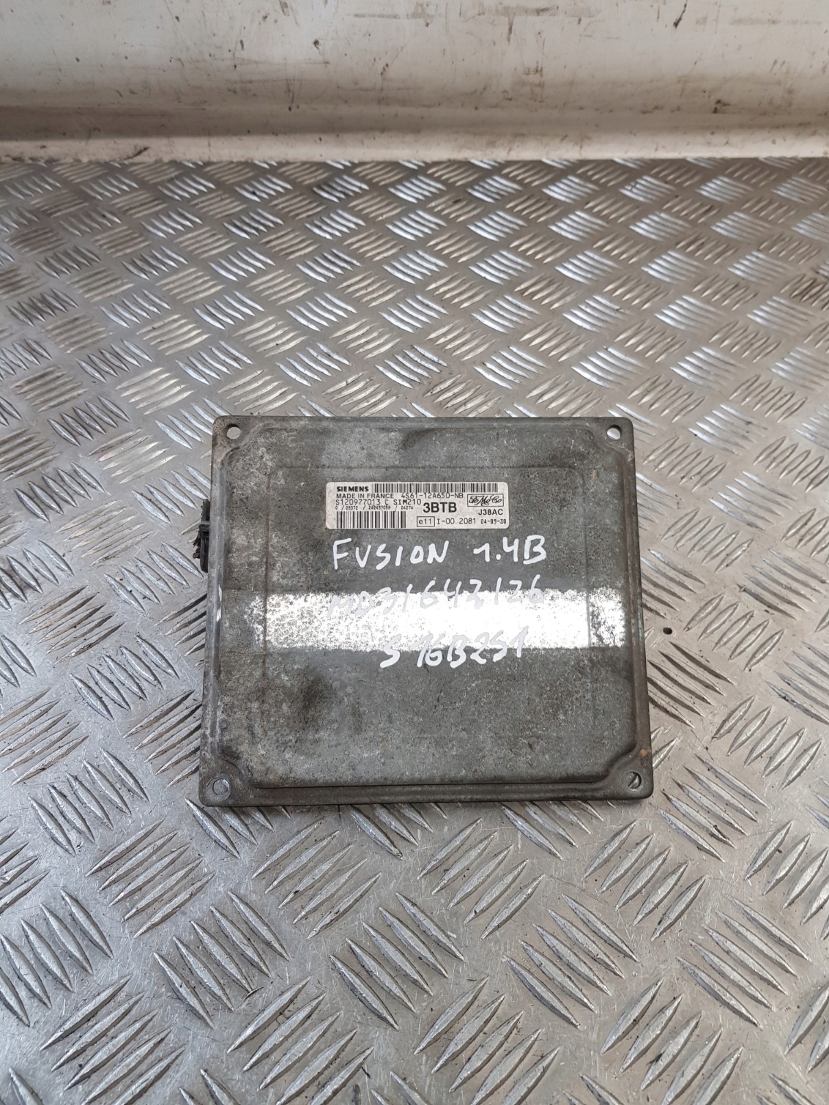 control unit of the engine 4S6112A650NB FORD FUSION 1.4 04R