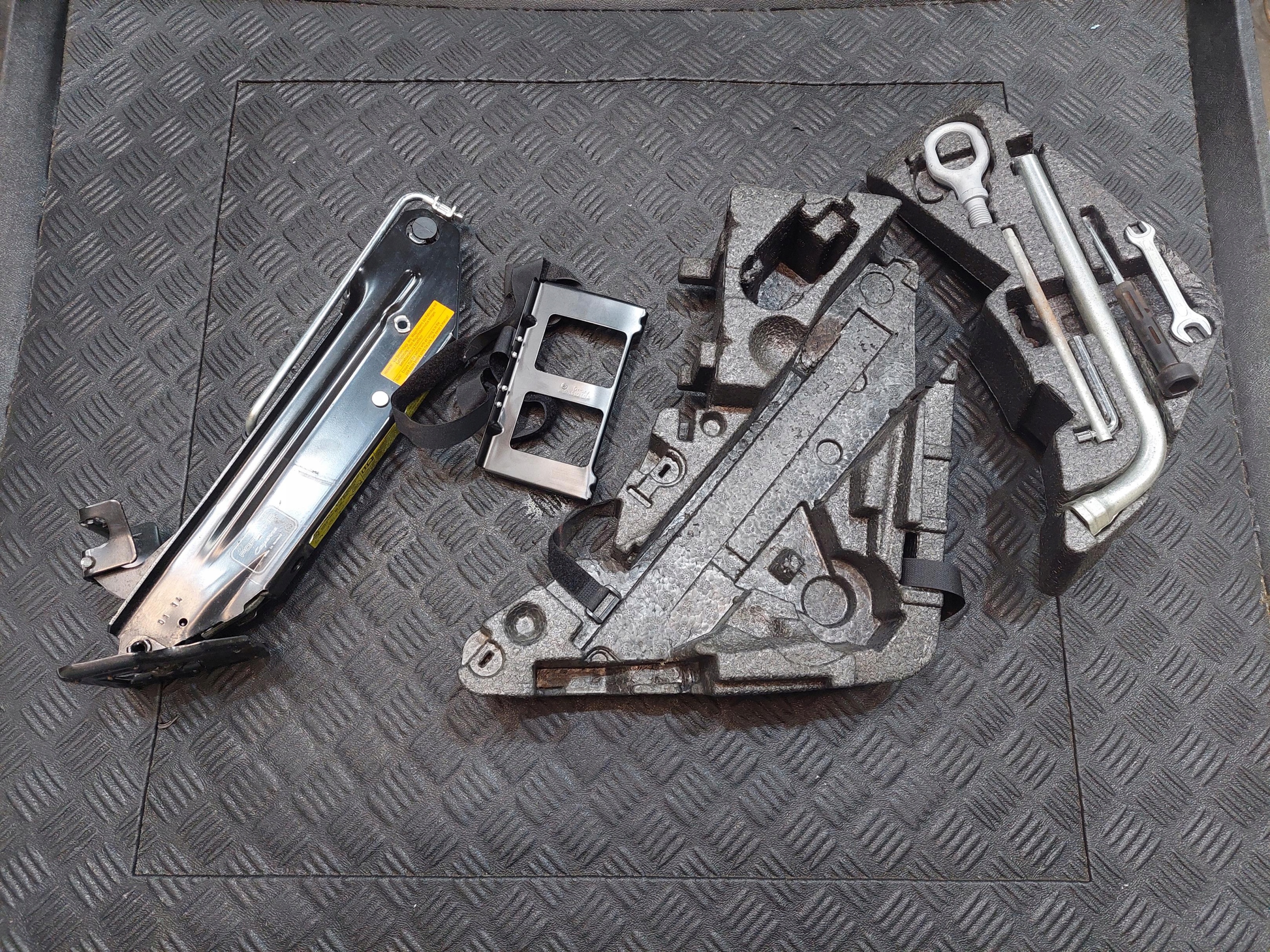 LEWAREK 7L0011031C PODNOSNIK ZESTAW KLUCZ UCHO PORSCHE CAYENNE S I 7L 4.8