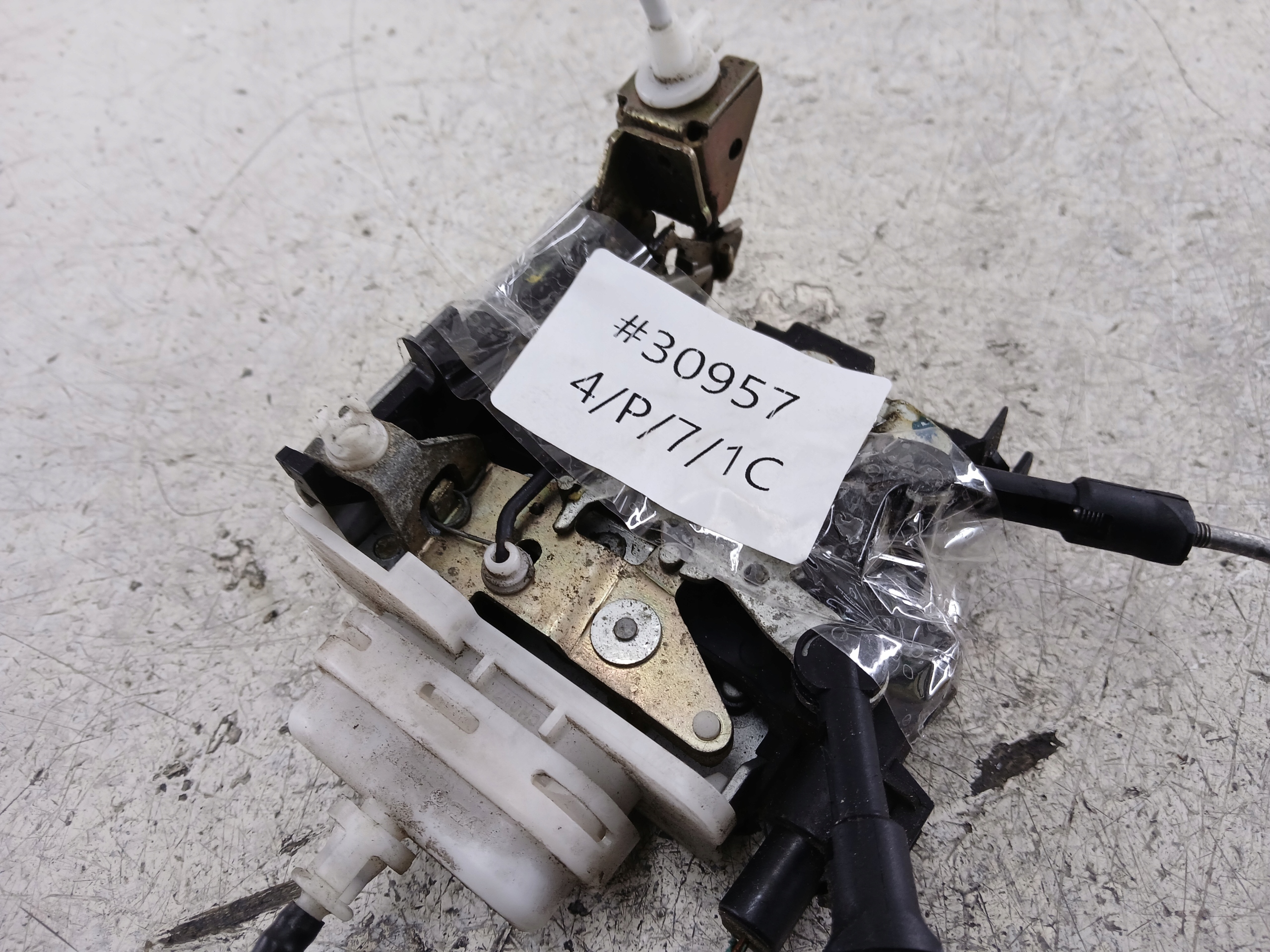 AUDI A3 8L lock door right 3D 8L1837016A