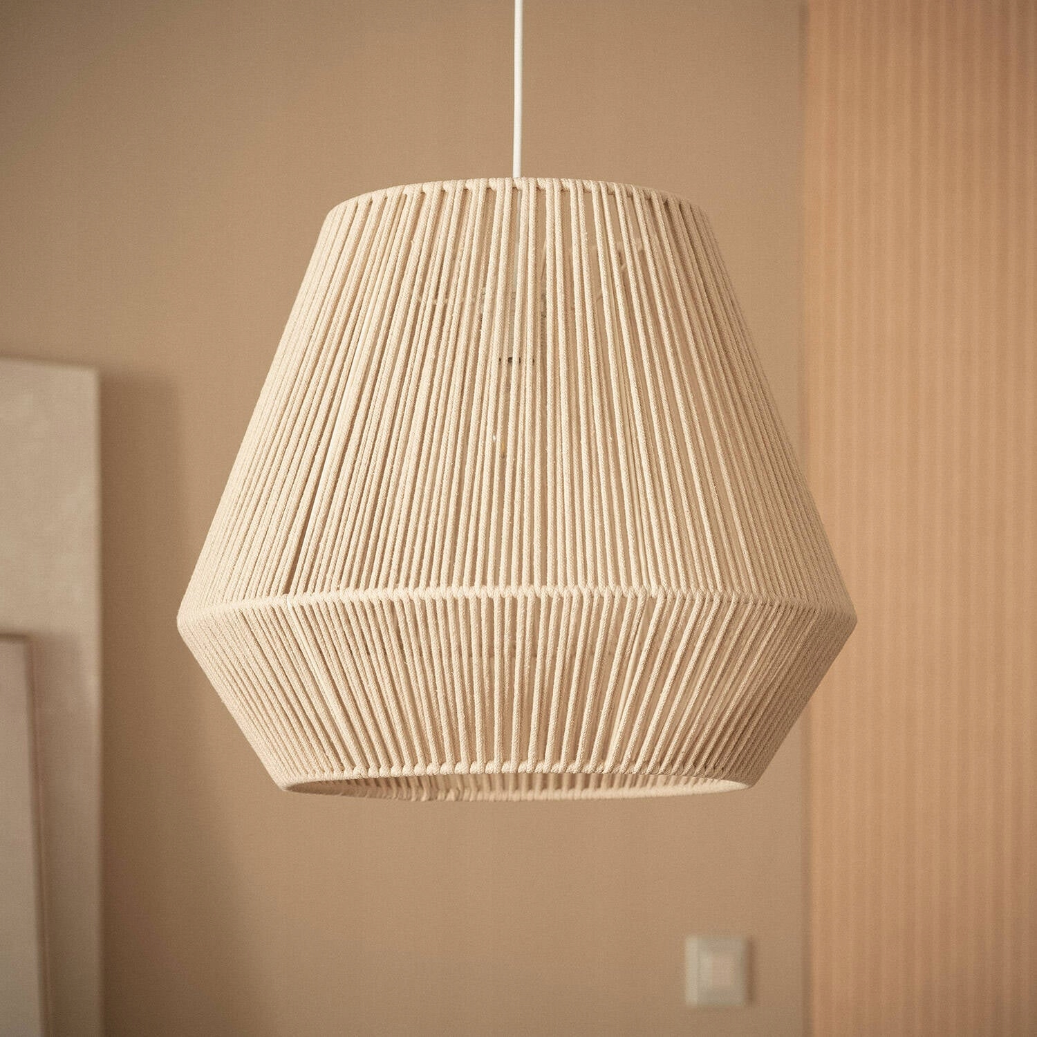 Závěsná lampa s provázkem Diantha